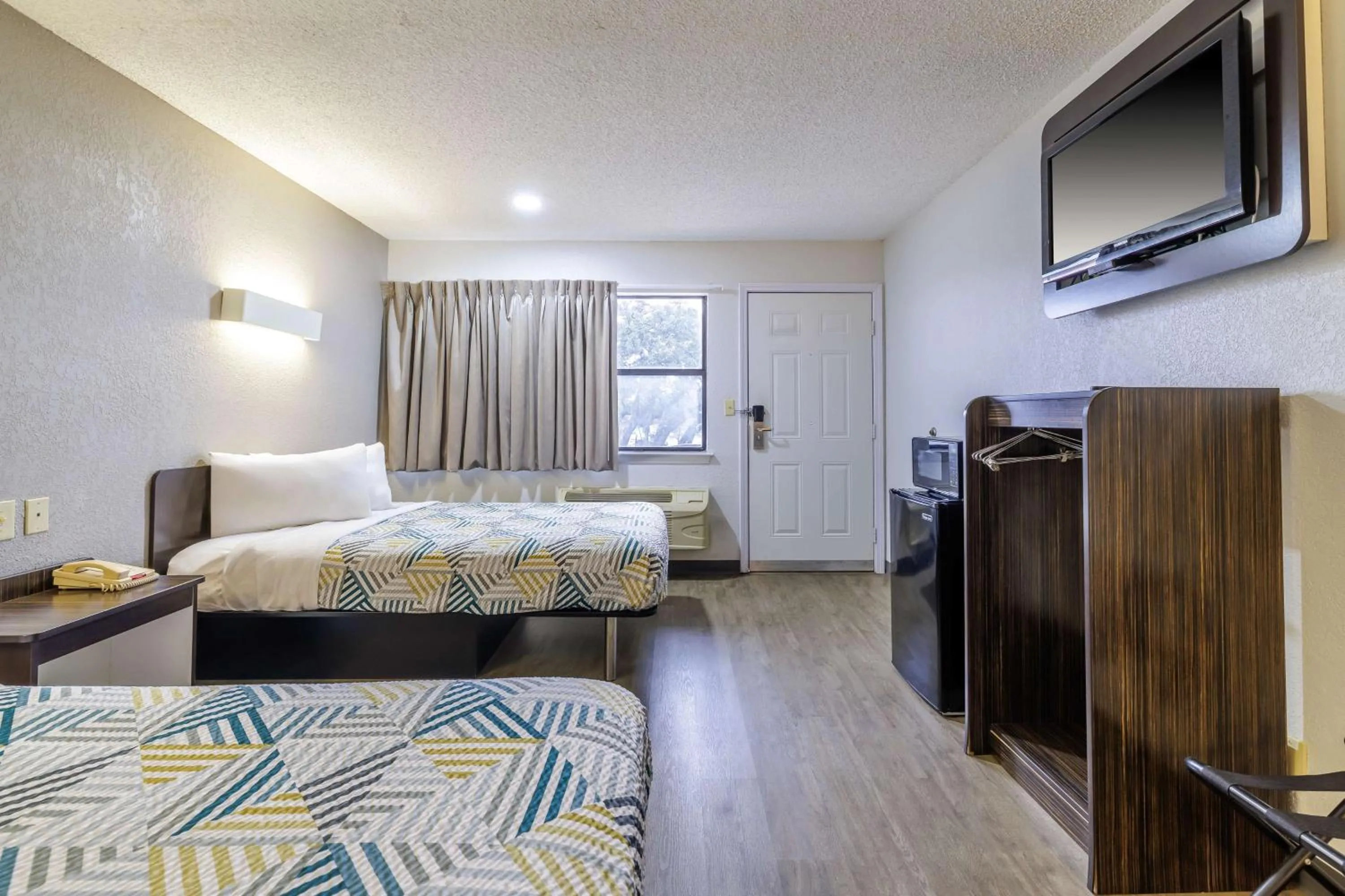 Bedroom, Bed in Motel 6 Boerne TX