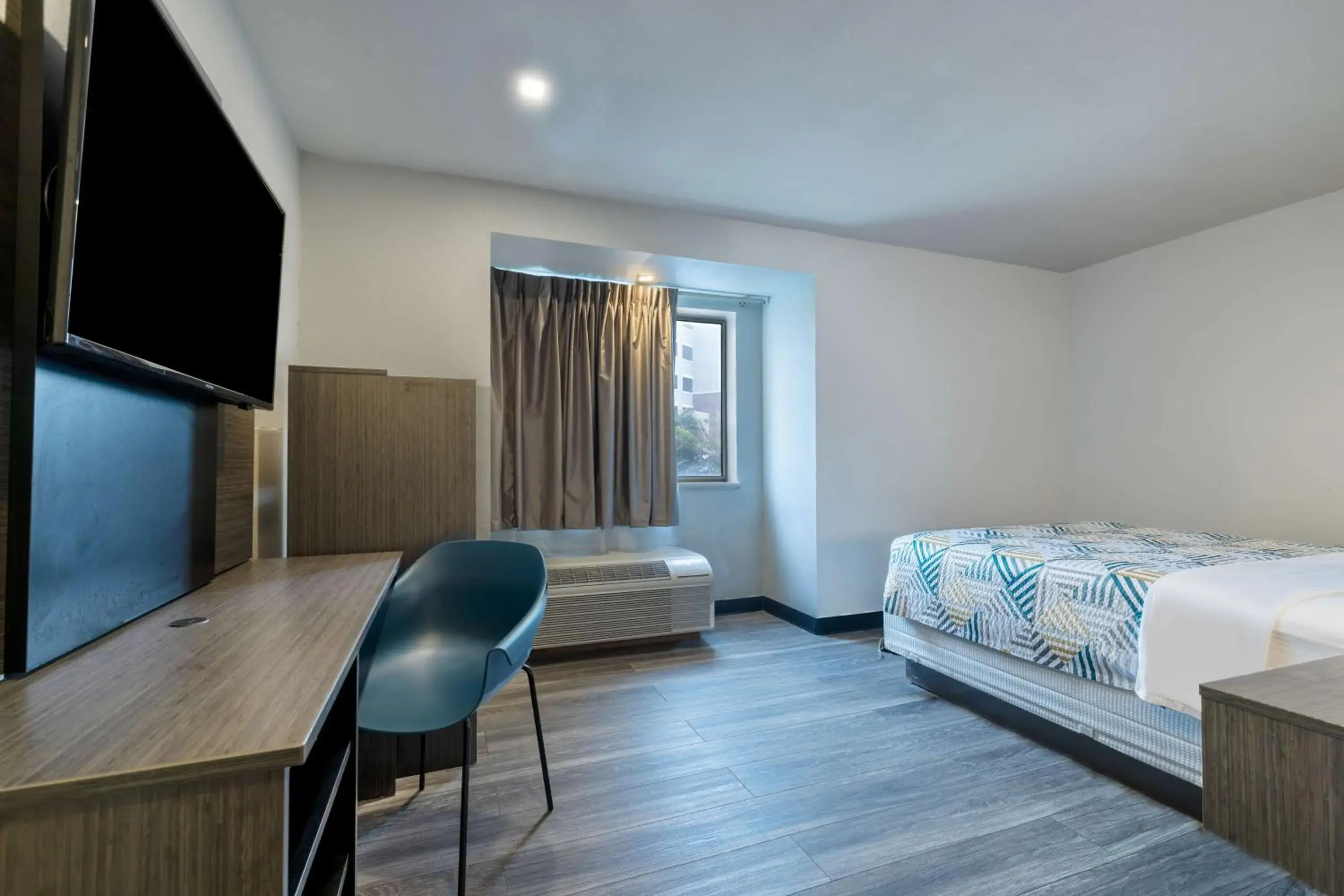 Bedroom, Bed in Motel 6-McAllen, TX - East Bedroom, Bed in Motel 6-McAllen, TX - East