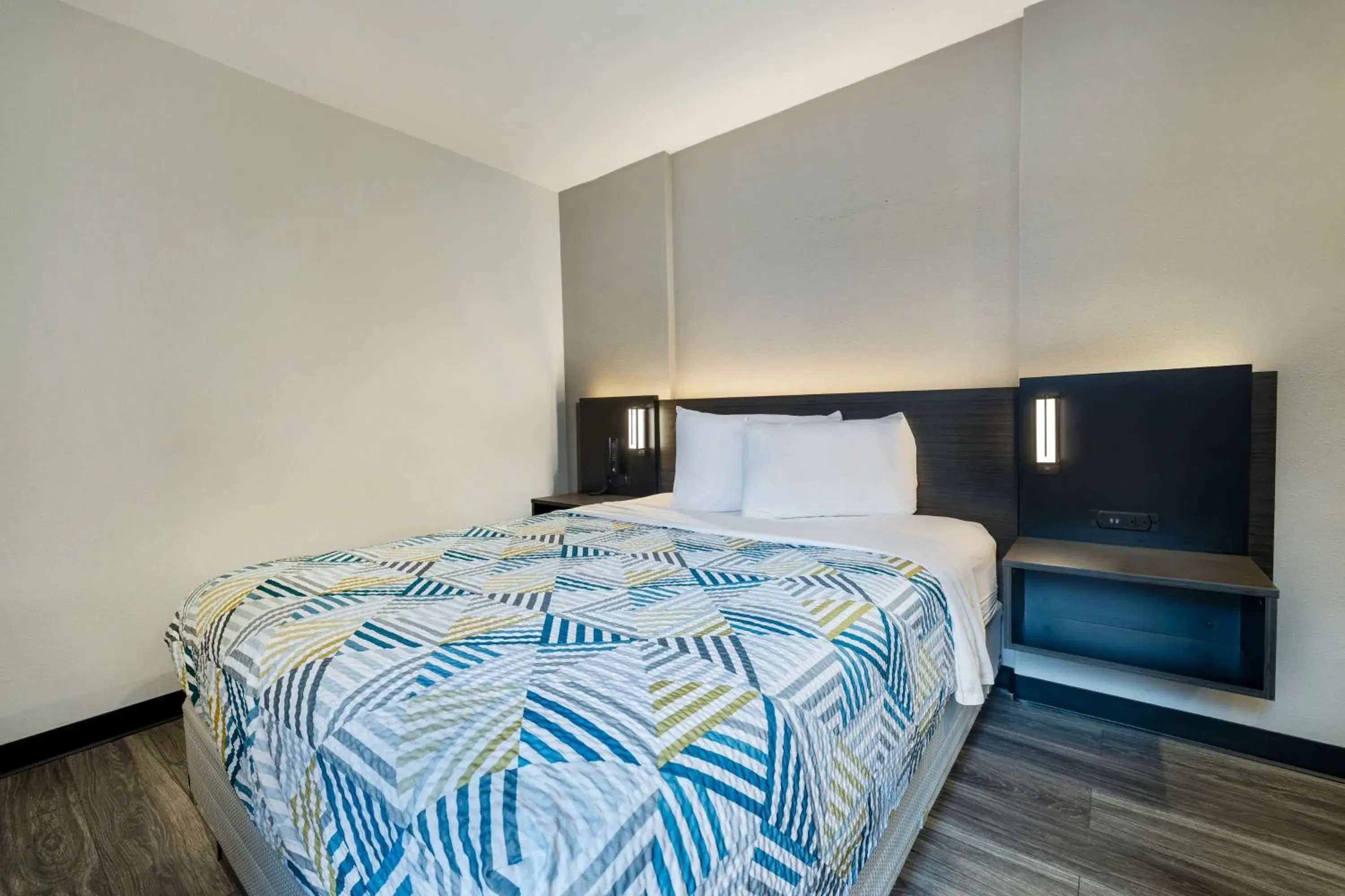 Bedroom, Bed in Motel 6-McAllen, TX - East Bedroom, Bed in Motel 6-McAllen, TX - East