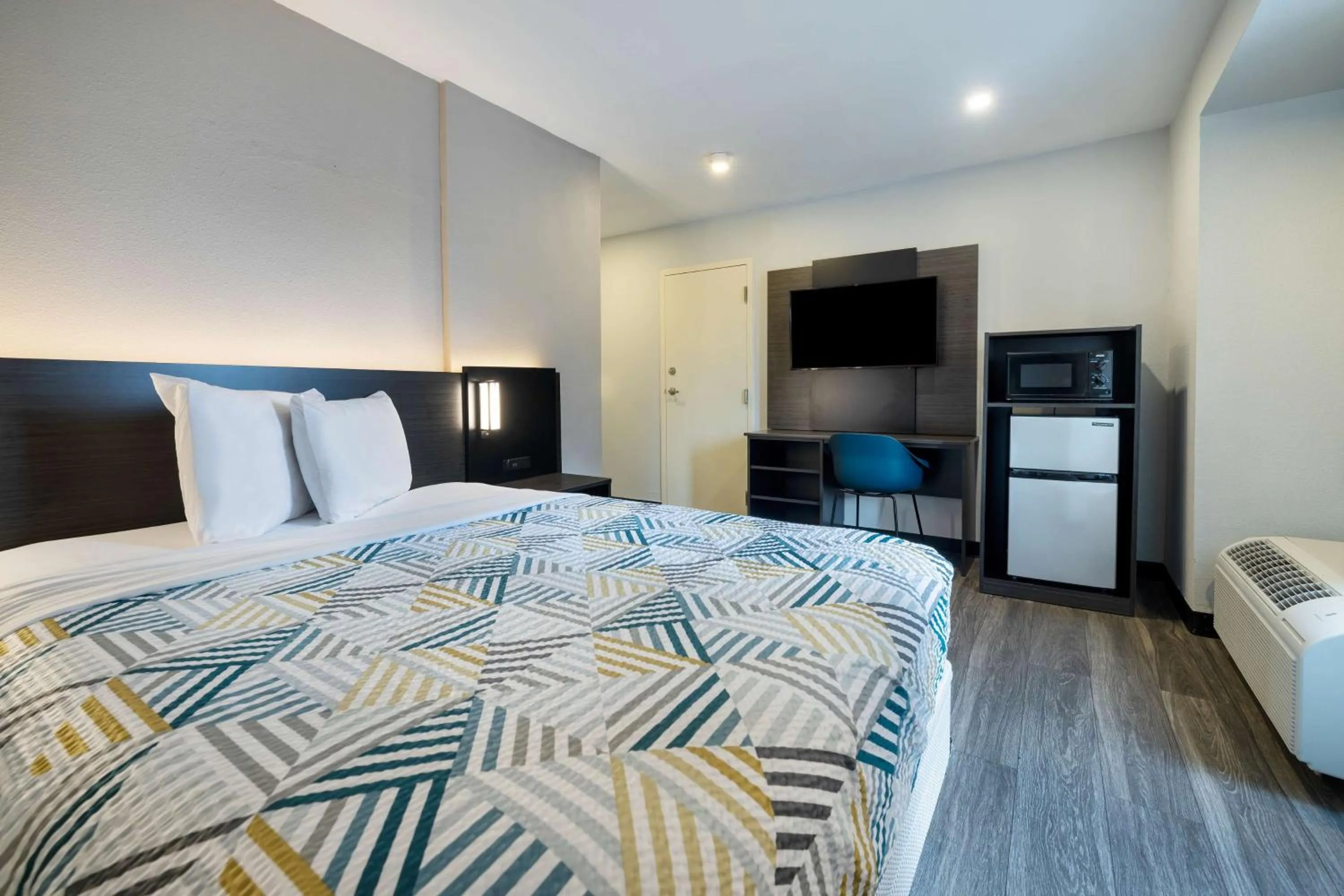 Other, Bed in Motel 6-McAllen, TX - East