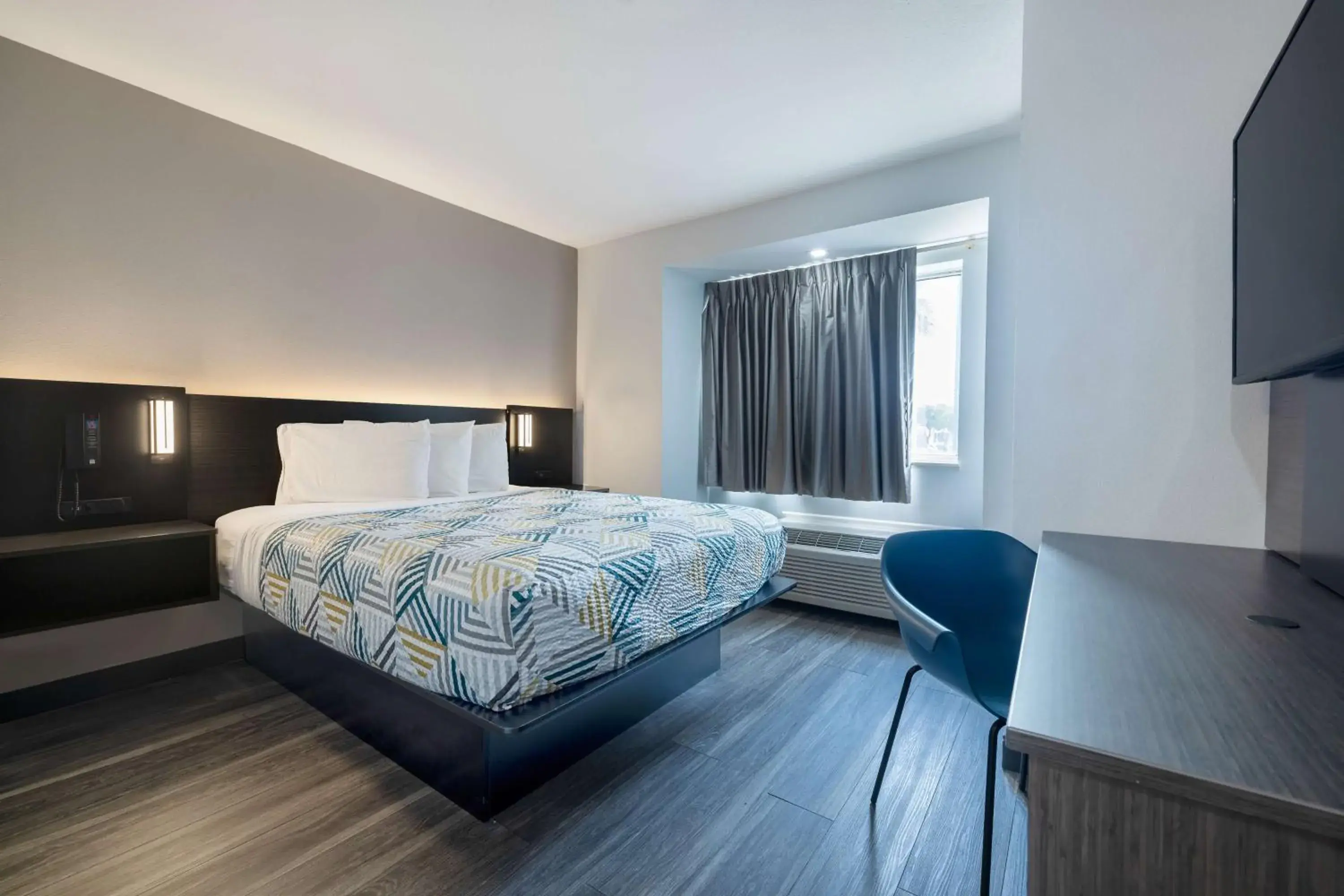 Bedroom, Bed in Motel 6-McAllen, TX - East Bedroom, Bed in Motel 6-McAllen, TX - East