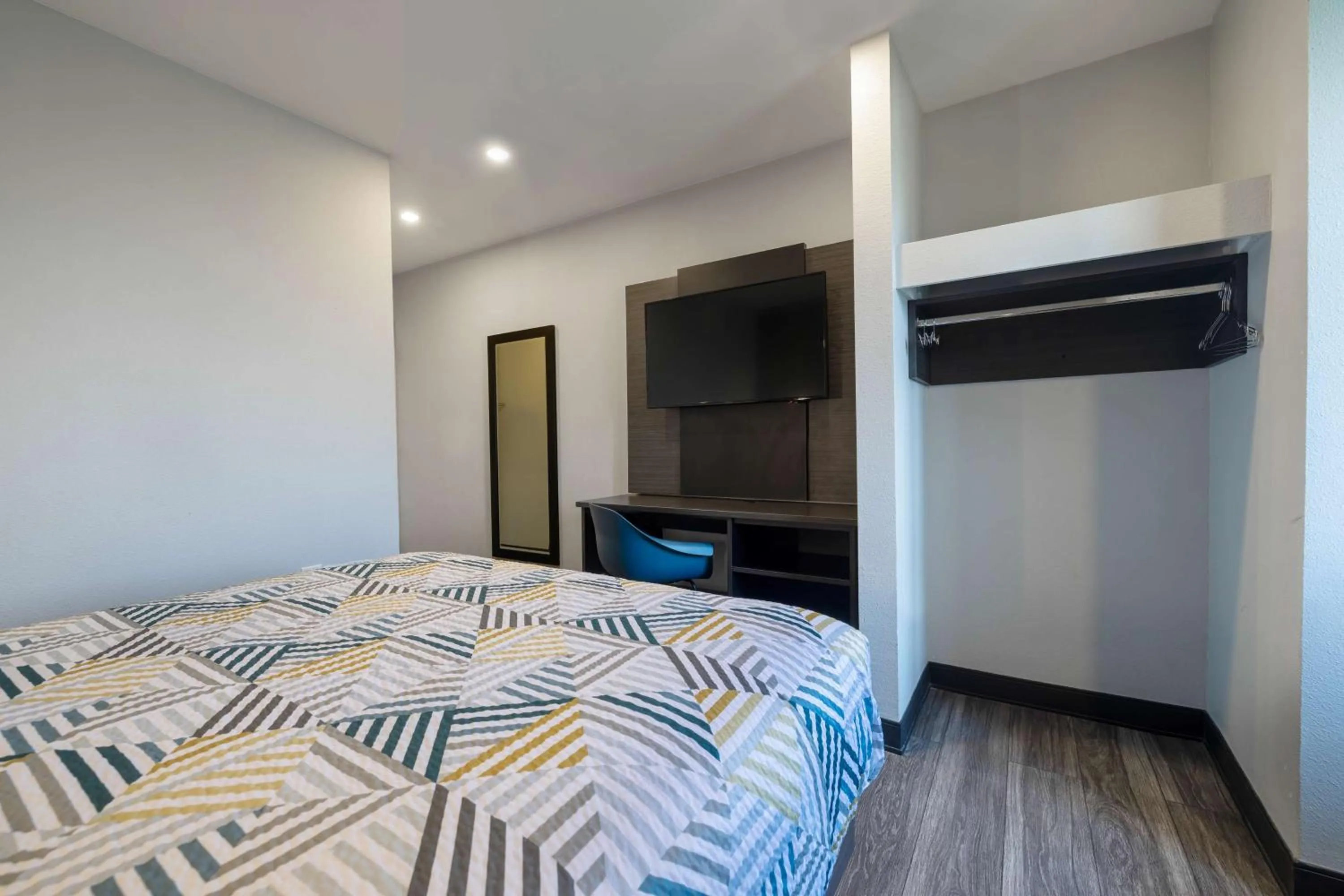 Bedroom, Bed in Motel 6-McAllen, TX - East