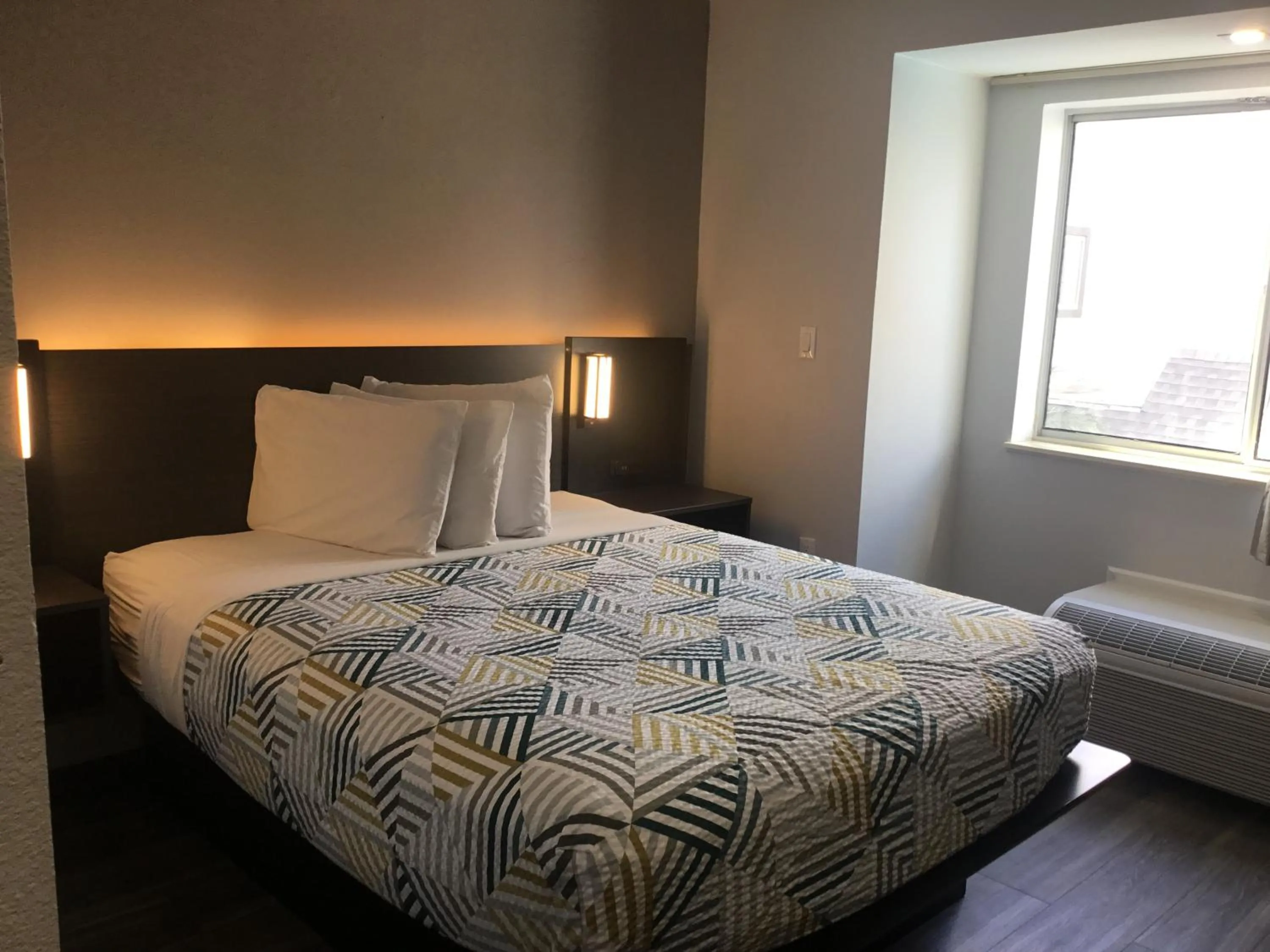 Bed in Motel 6-McAllen, TX - East