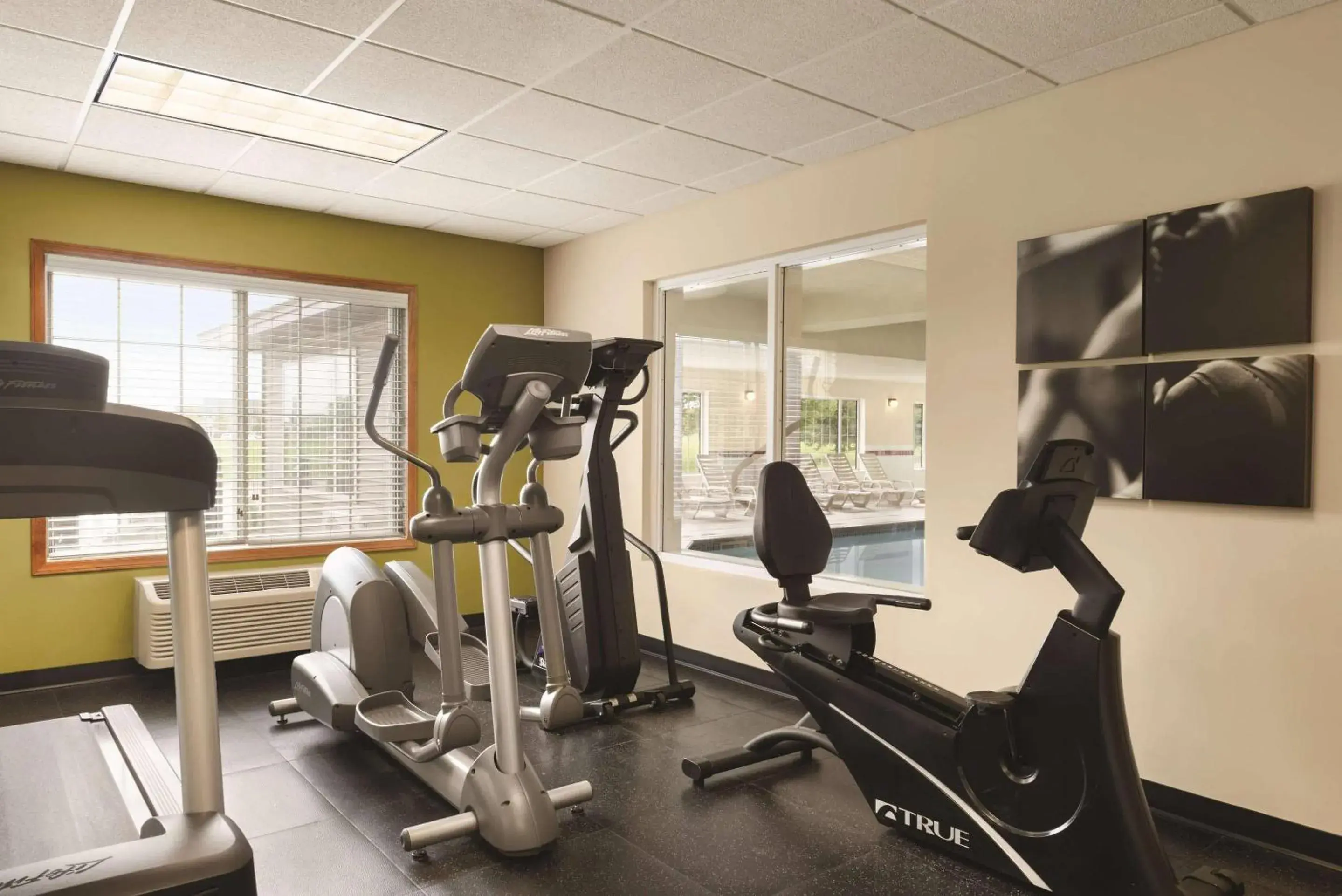 Fitness centre/facilities in Country Inn & Suites by Radisson, Mankato Hotel and Conference Center, MN Fitness centre/facilities in Country Inn & Suites by Radisson, Mankato Hotel and Conference Center, MN
