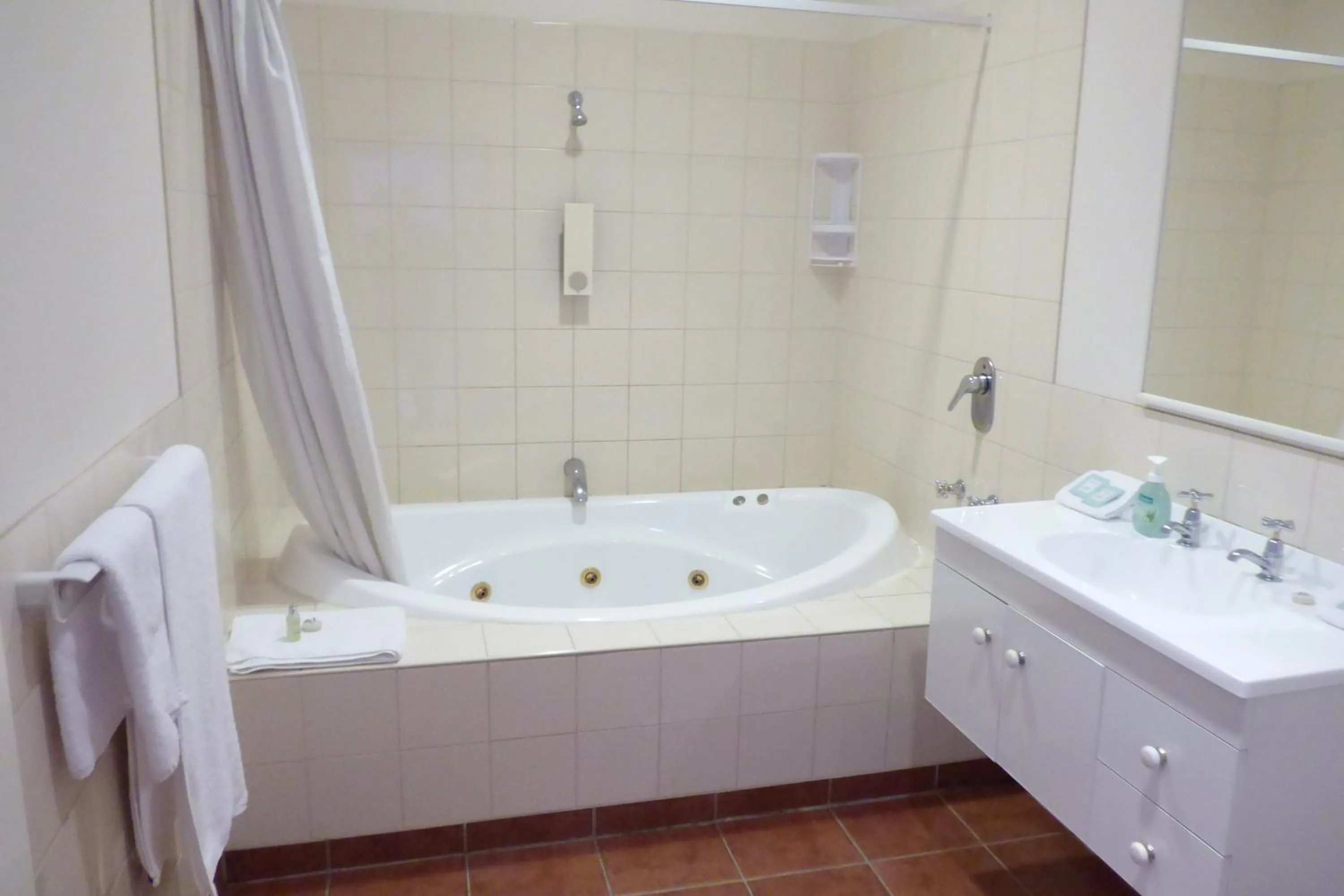 Shower in The Esplanade Motel & Conference Centre