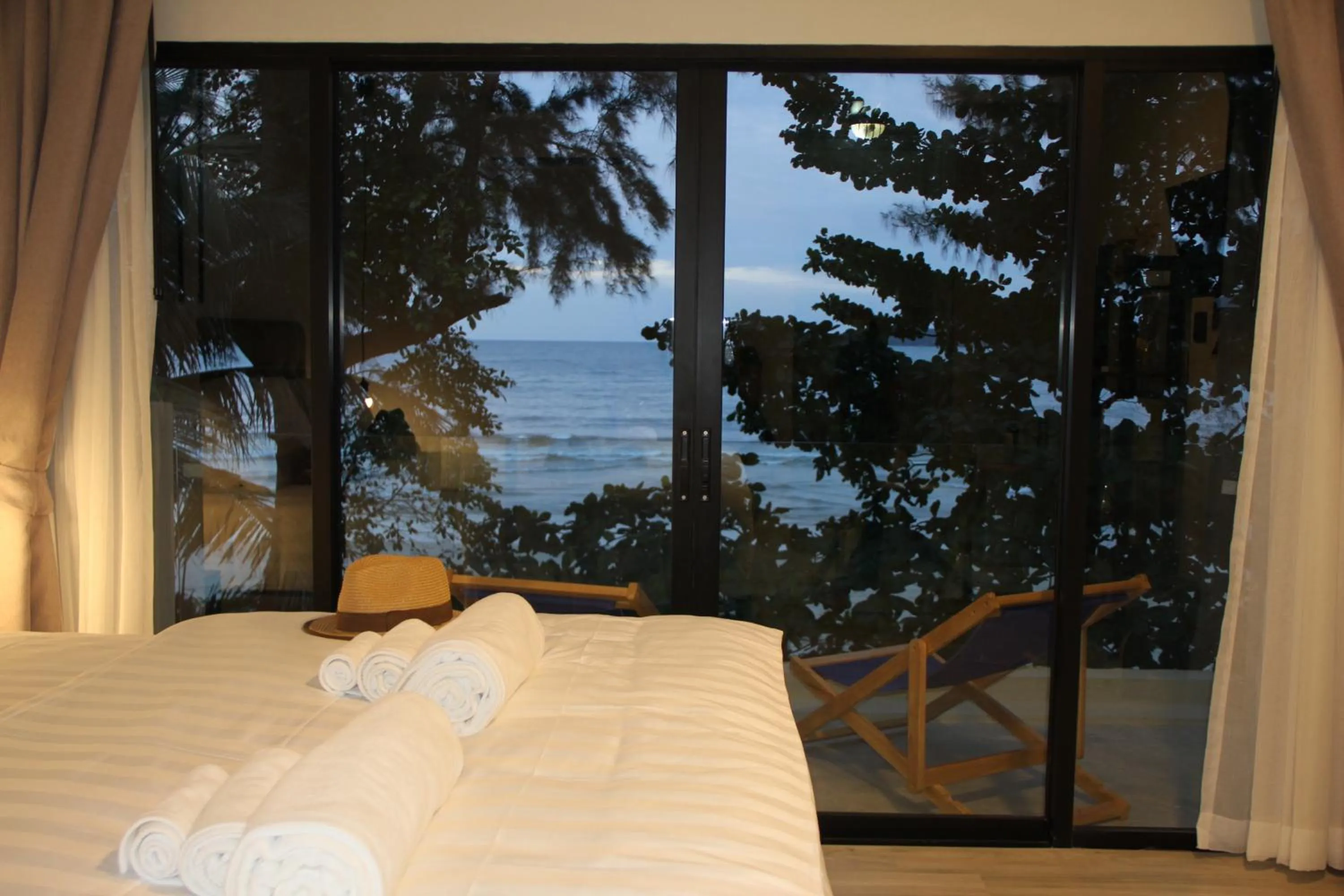 Sea view, Bed in Thai Kamala Beach Front