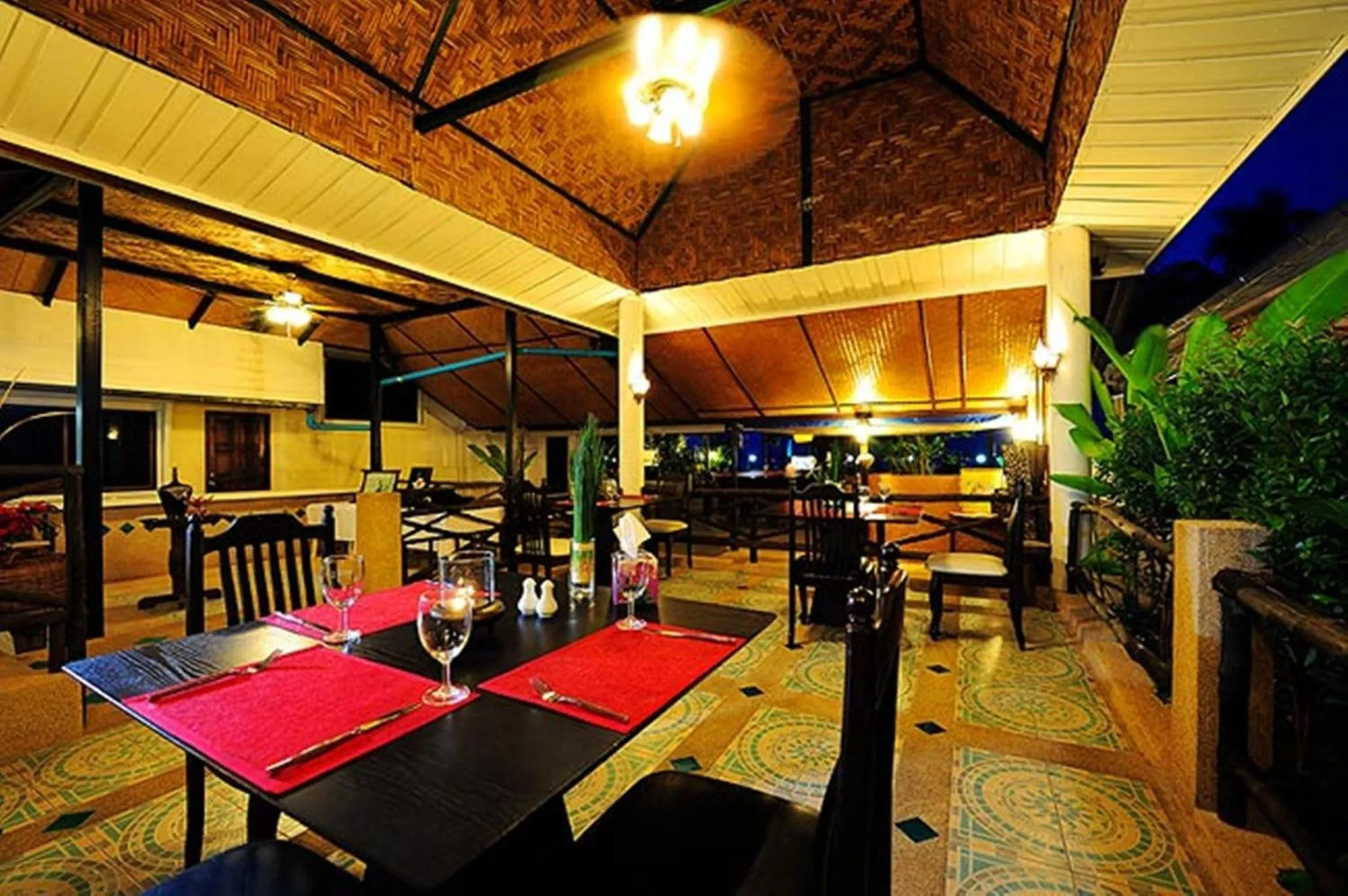Restaurant/places to eat in Thai Kamala Beach Front