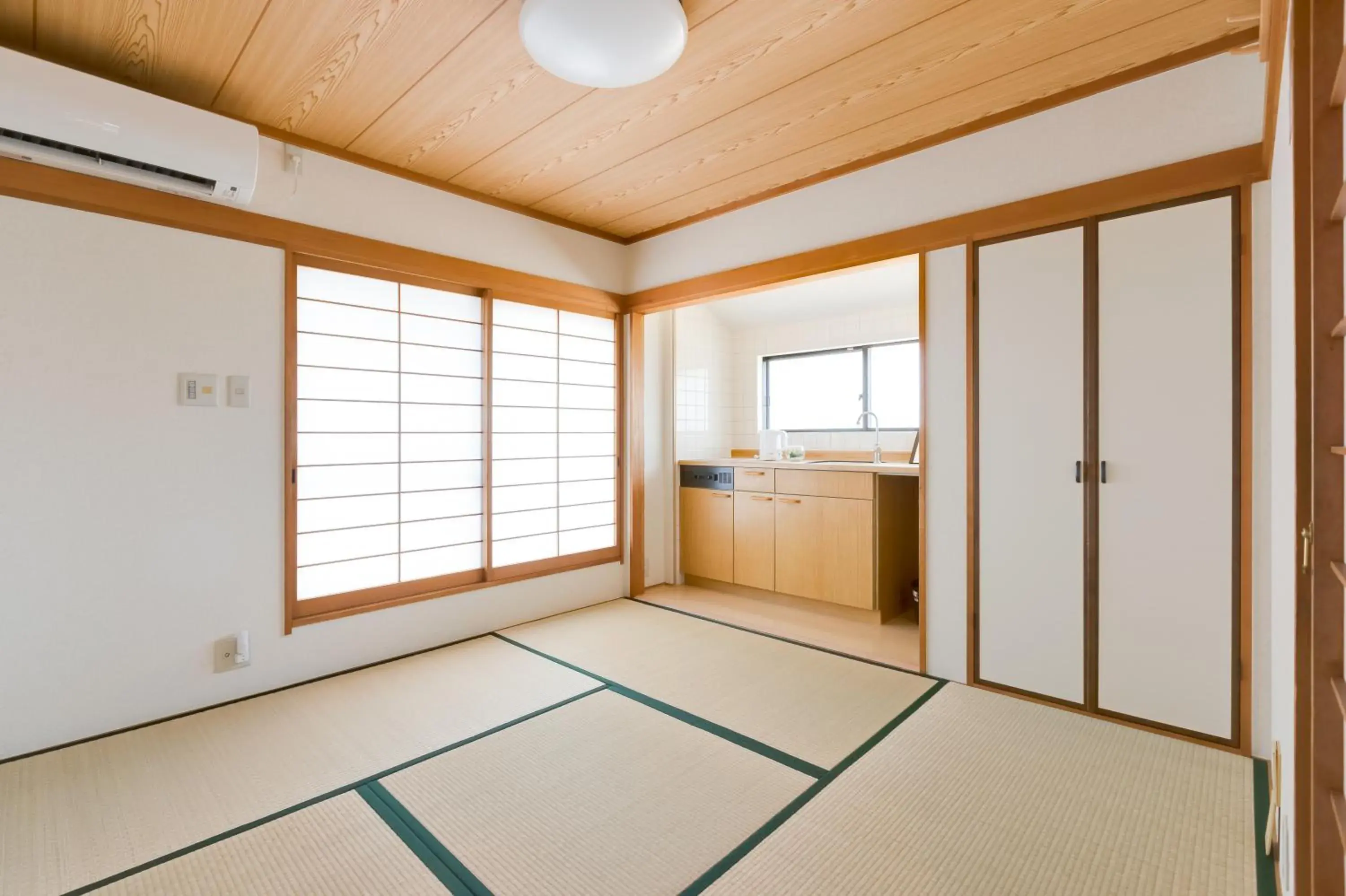 Standard Twin Room with Shared Bathroom in PLUS 9 Station INN Standard Twin Room with Shared Bathroom in PLUS 9 Station INN