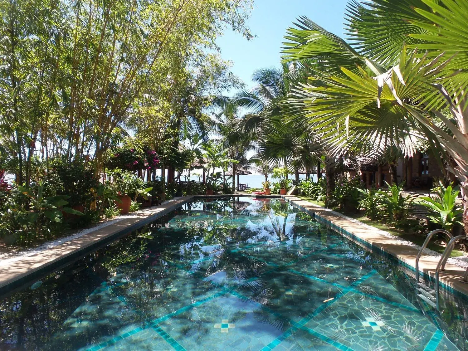 Swimming pool in Full Moon Beach Resort Swimming pool in Full Moon Beach Resort