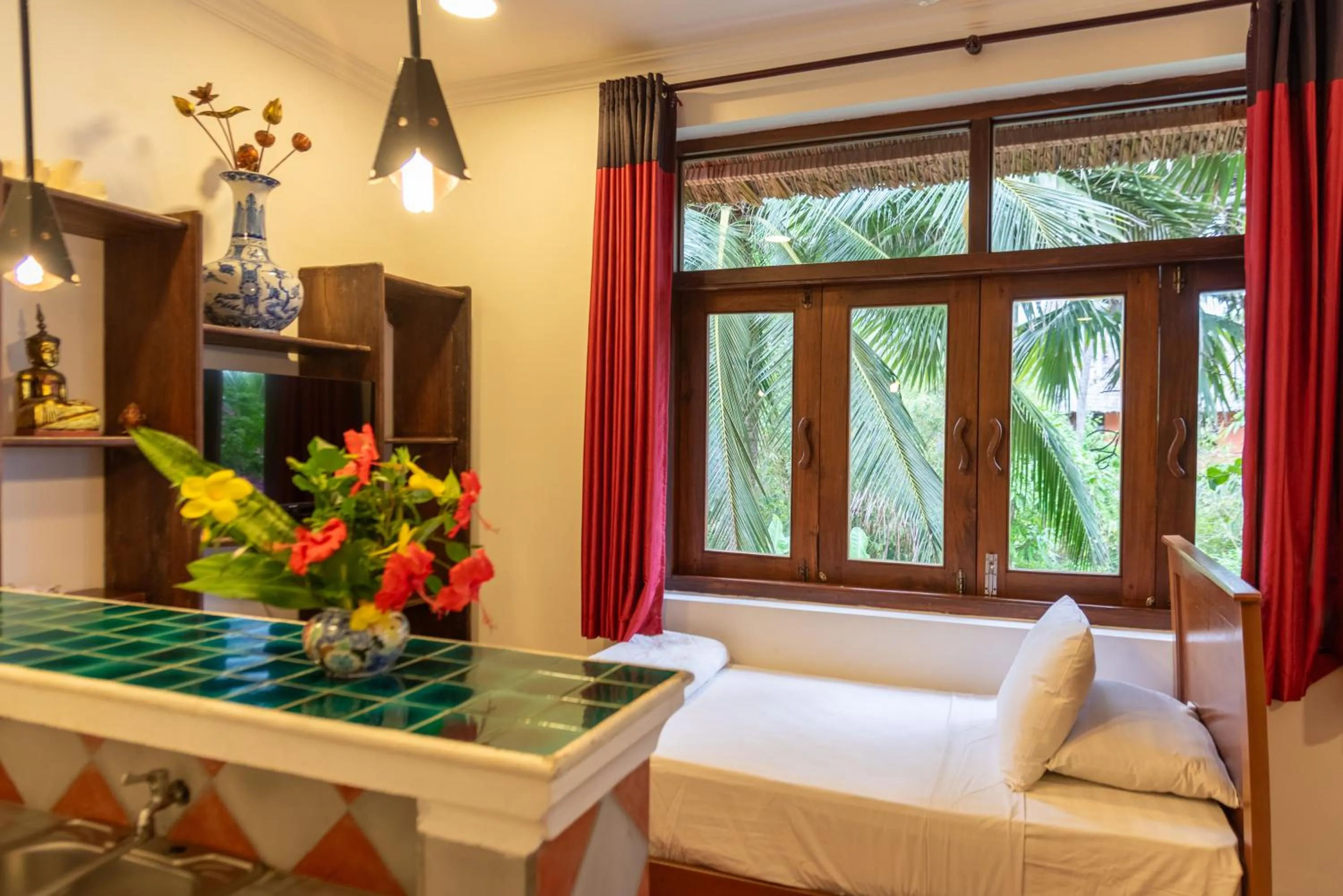 Bedroom, Bed in Full Moon Beach Resort