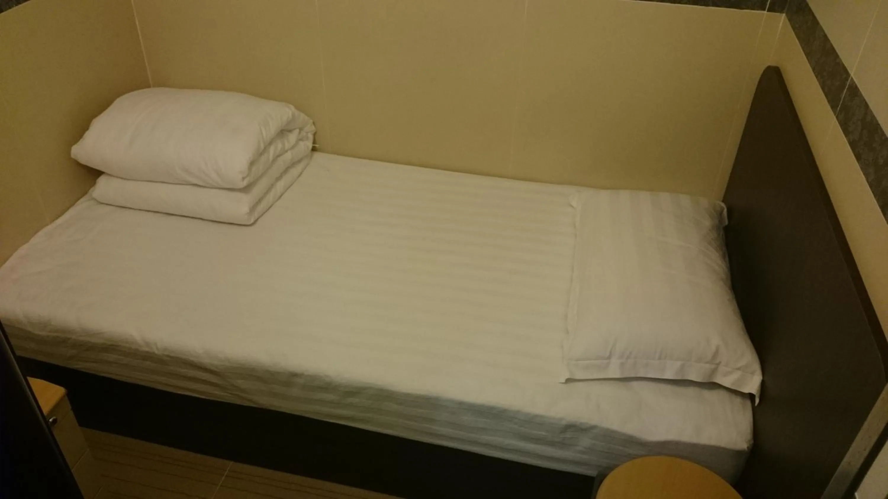 Bed in B&B Mongkok Hotel