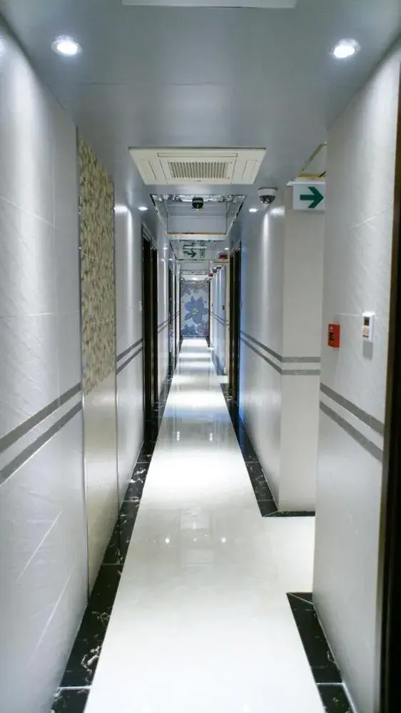 Property building in B&B Mongkok Hotel Property building in B&B Mongkok Hotel