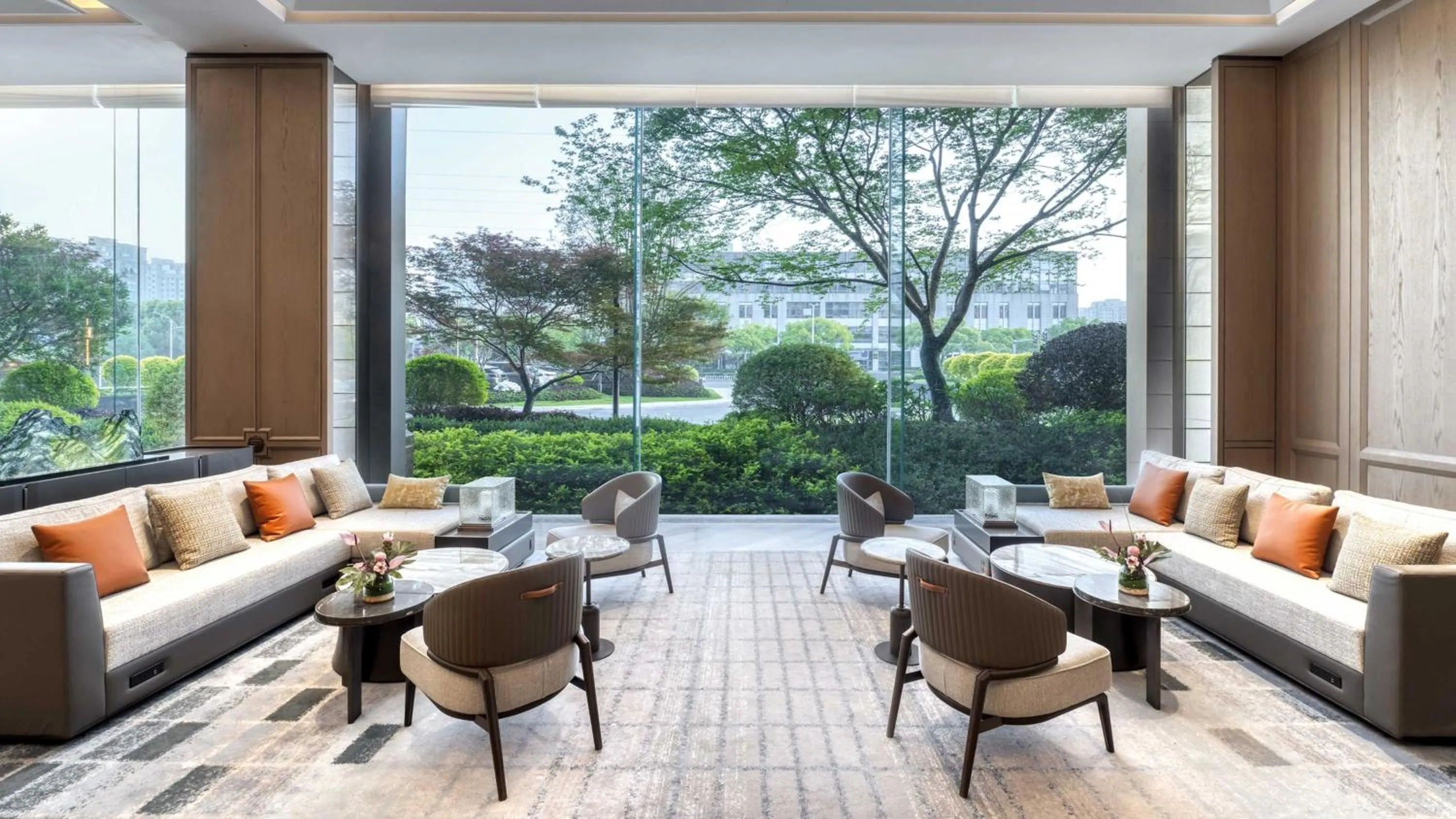 Lounge or bar in Crowne Plaza Rugao