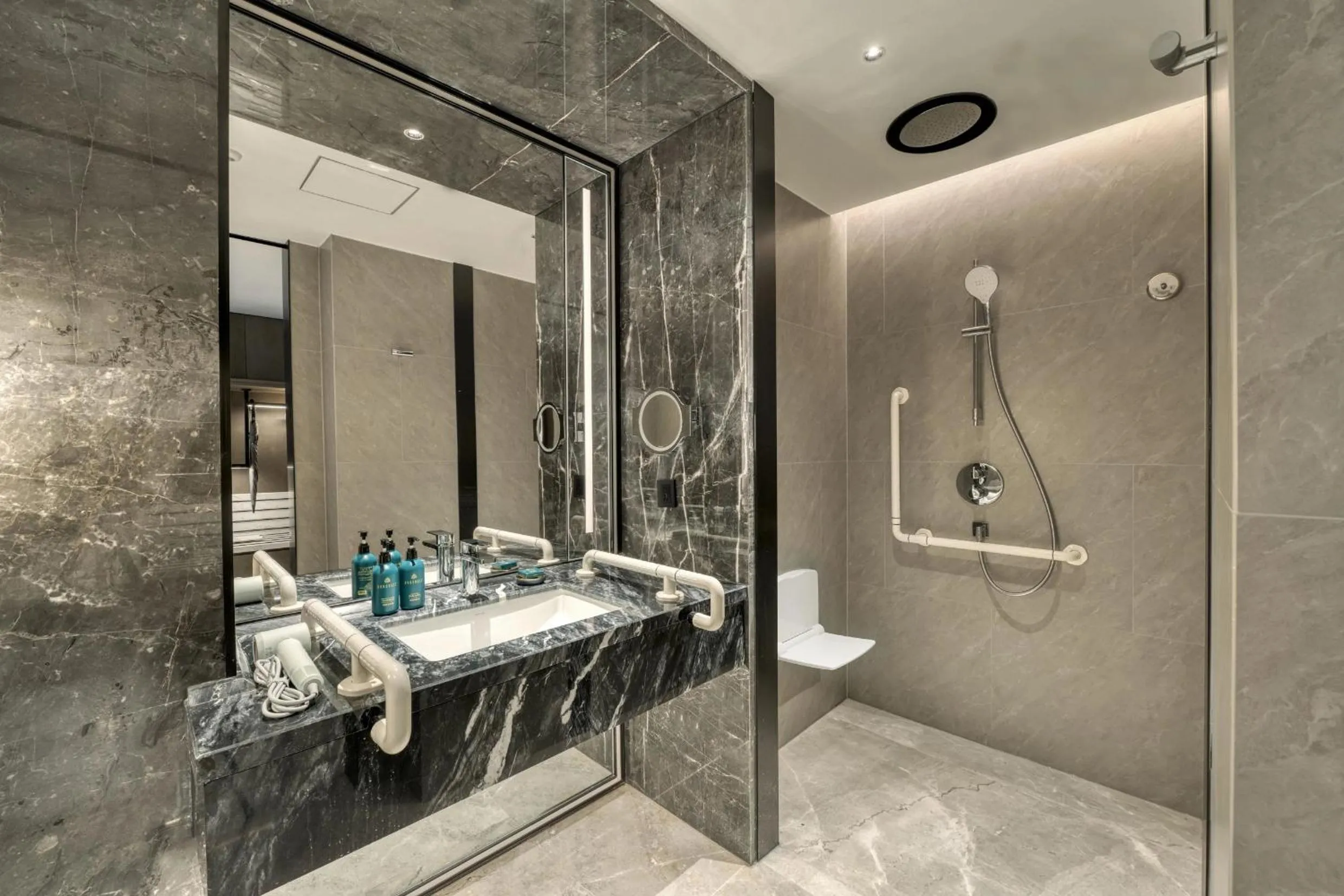 Photo of the whole room in Crowne Plaza Rugao