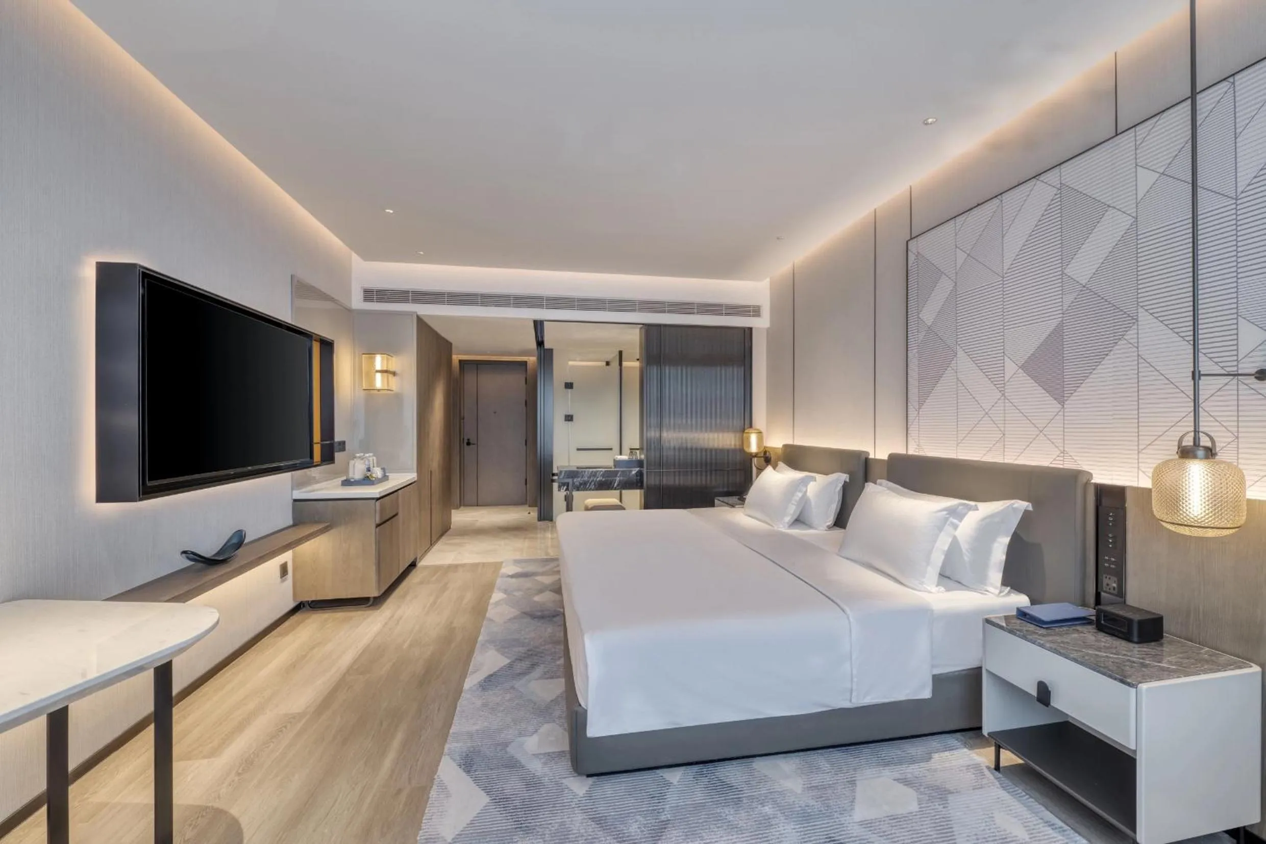 Bed in Crowne Plaza Rugao