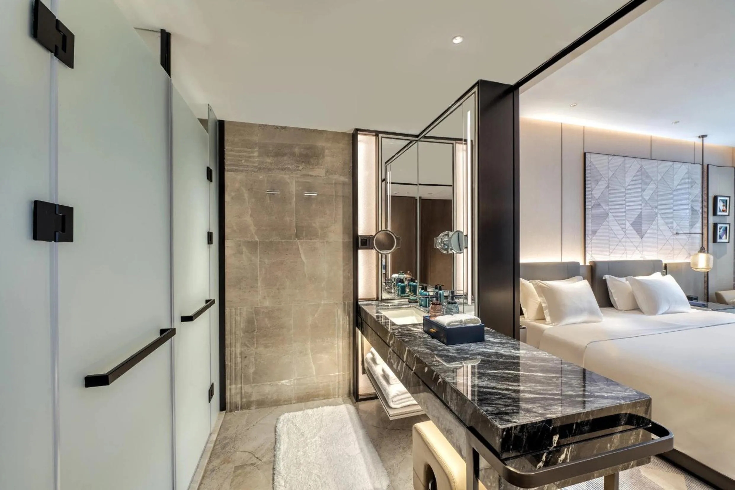 Photo of the whole room, Bed in Crowne Plaza Rugao