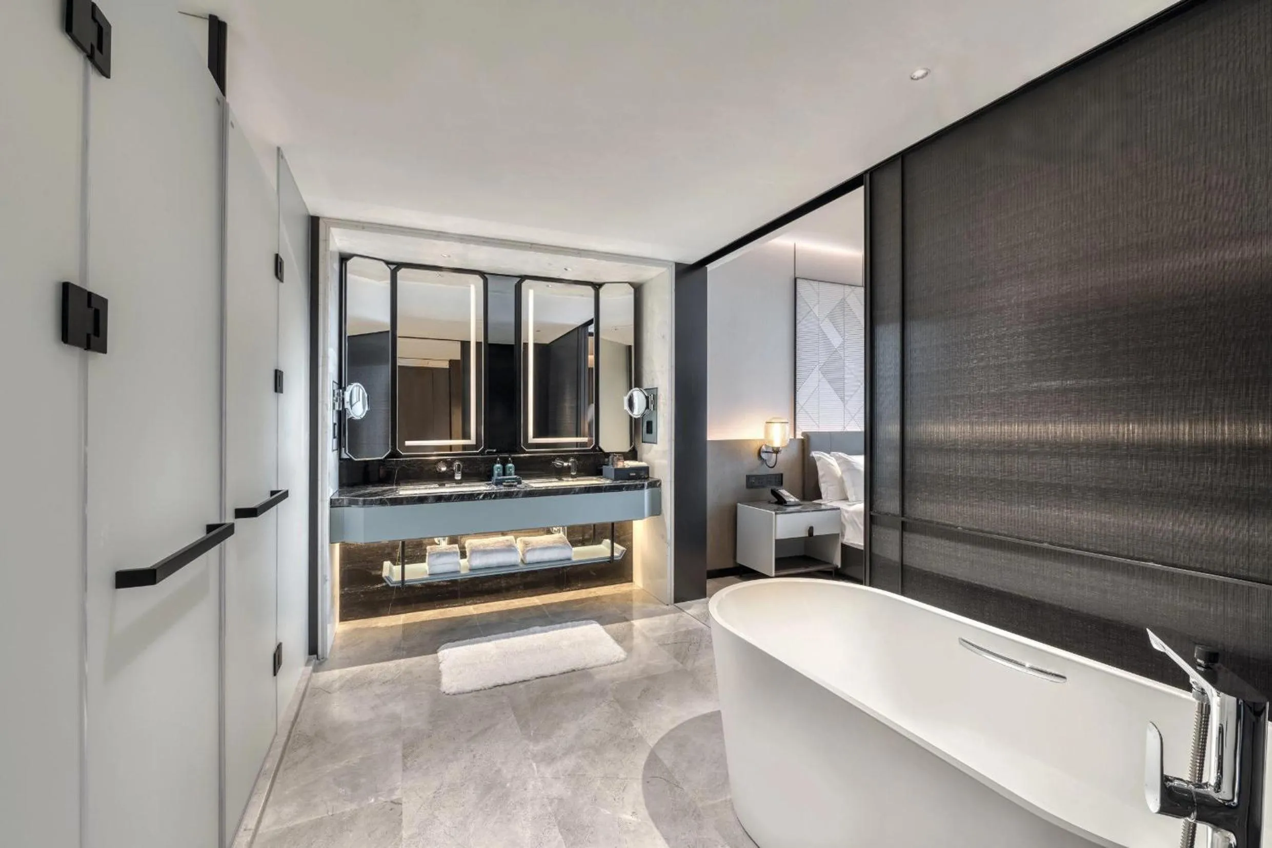 Photo of the whole room, Bed in Crowne Plaza Rugao