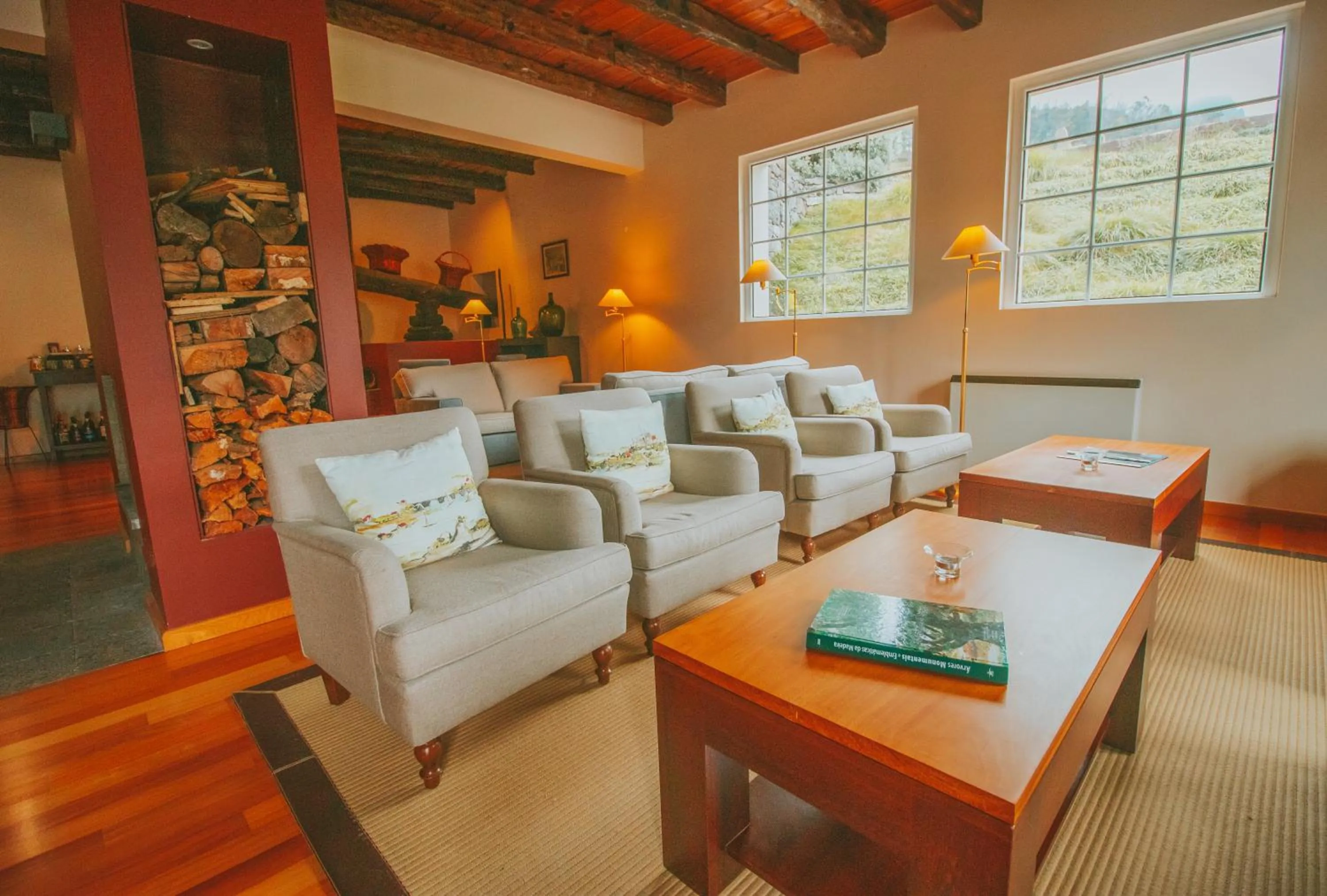 Communal lounge/ TV room in Solar da Bica