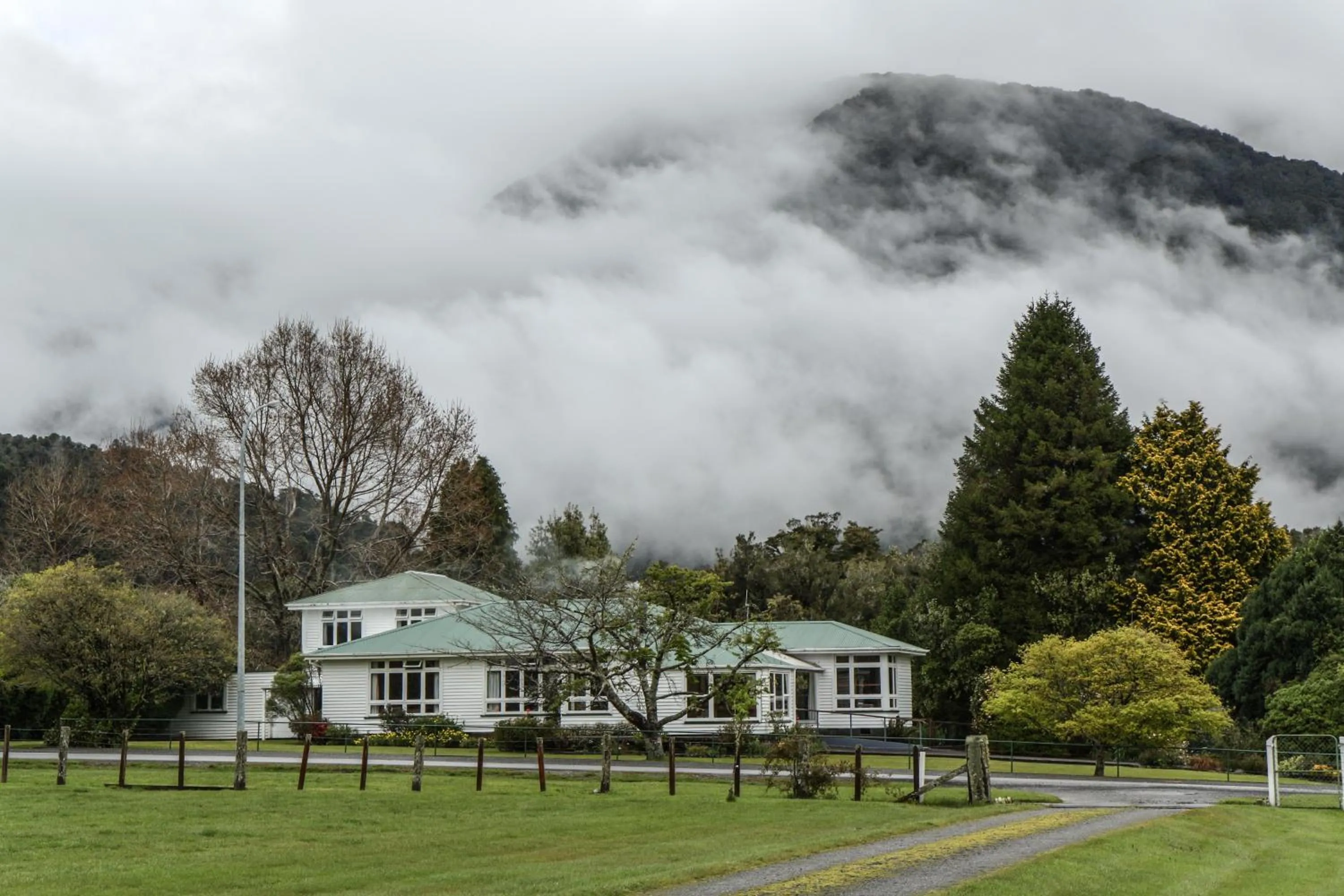 Facade/entrance in Rainforest Motel