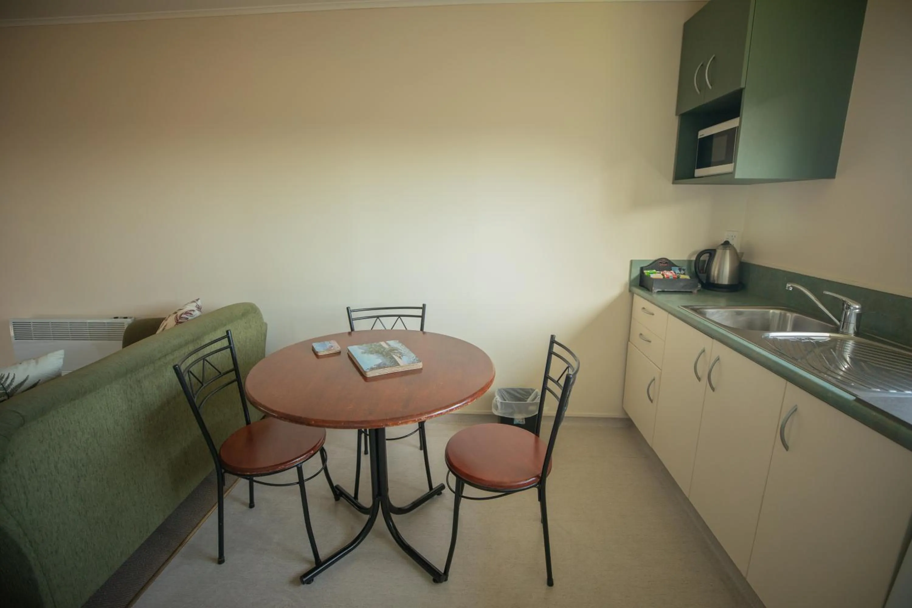 Dining area in Rainforest Motel