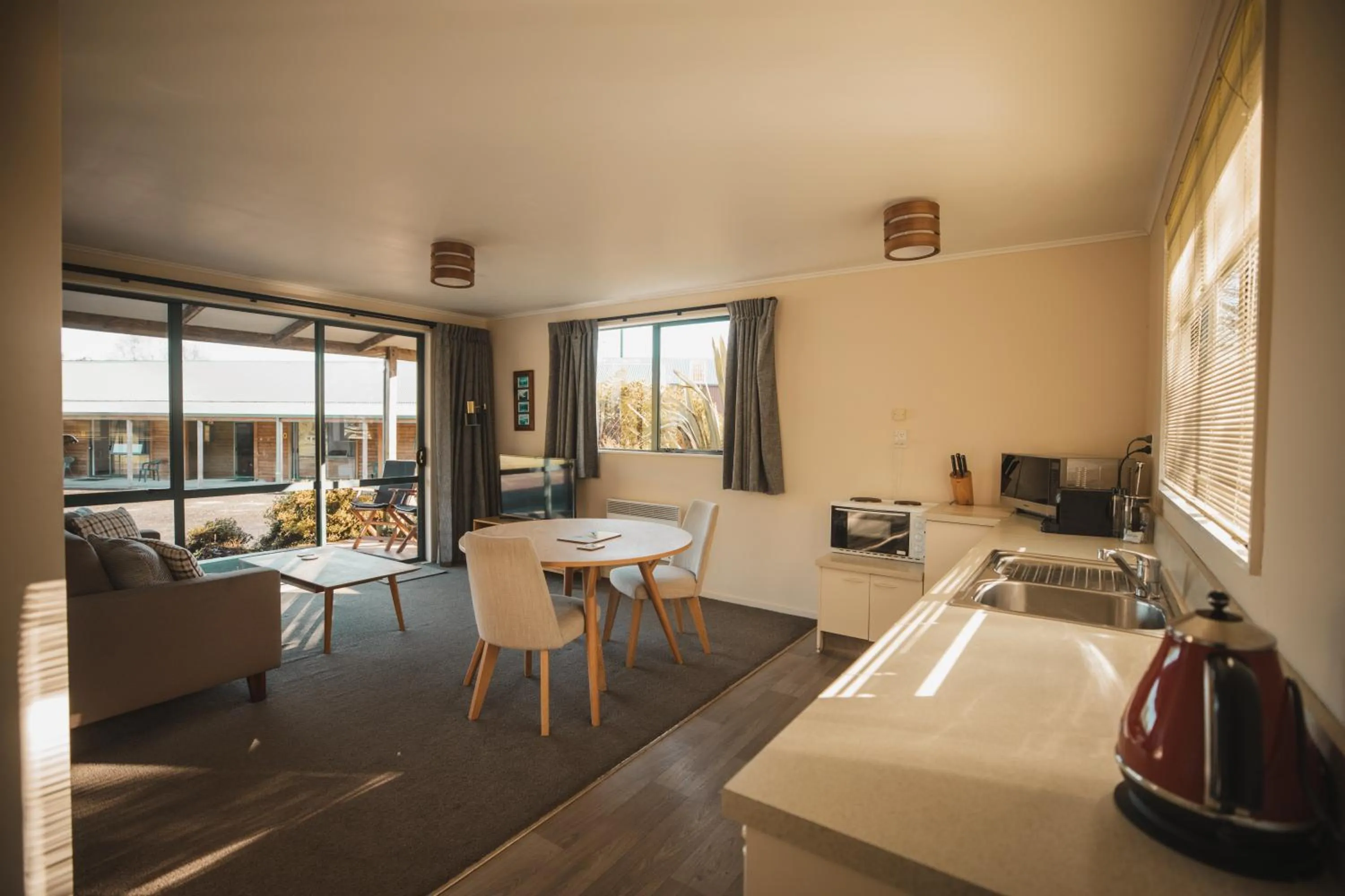 Seating area in Rainforest Motel
