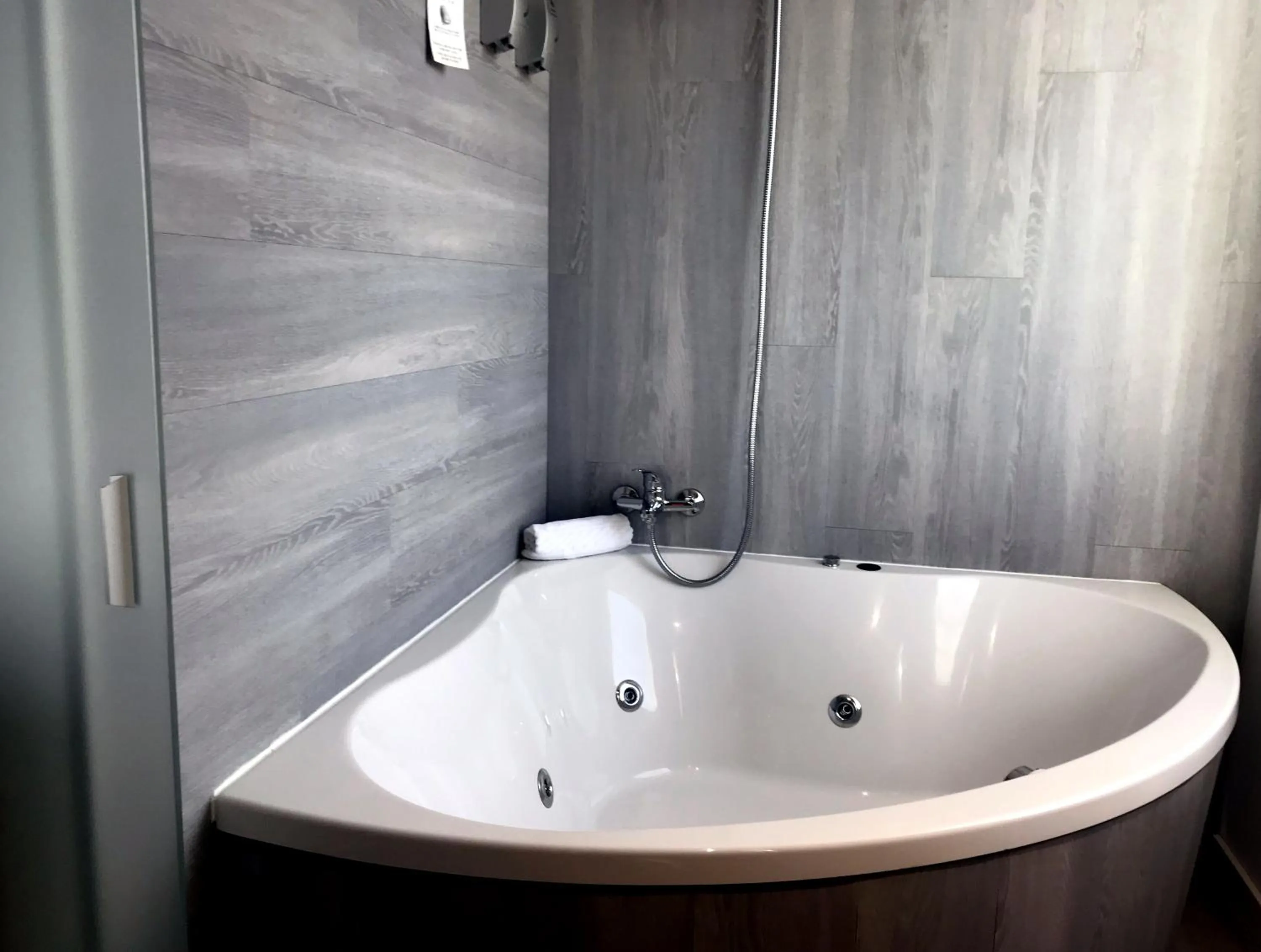 Hot Tub in Promar - Eco Beach & Spa Hotel