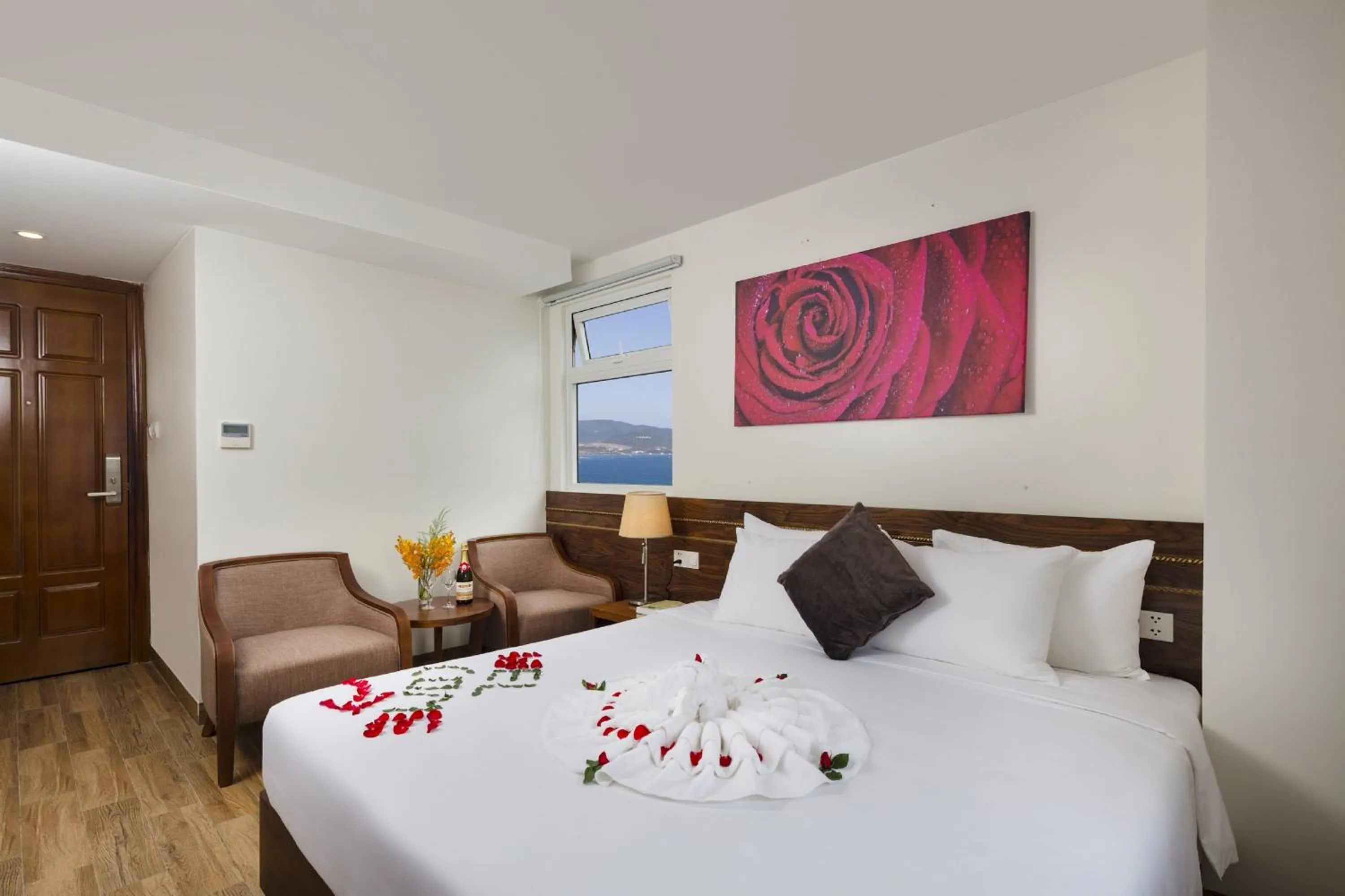 Bed in Sea Pearl Hotel