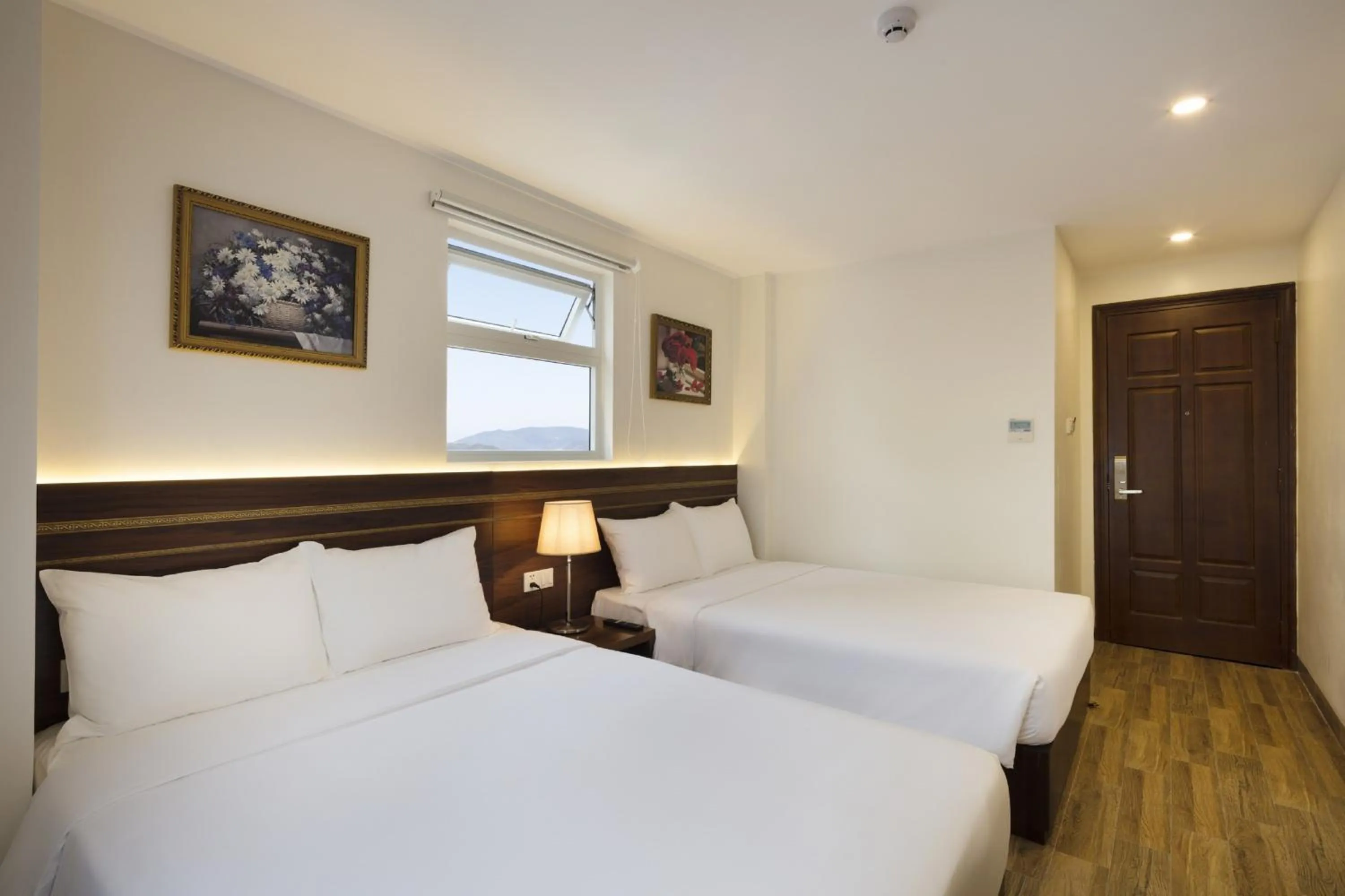 Photo of the whole room, Bed in Sea Pearl Hotel