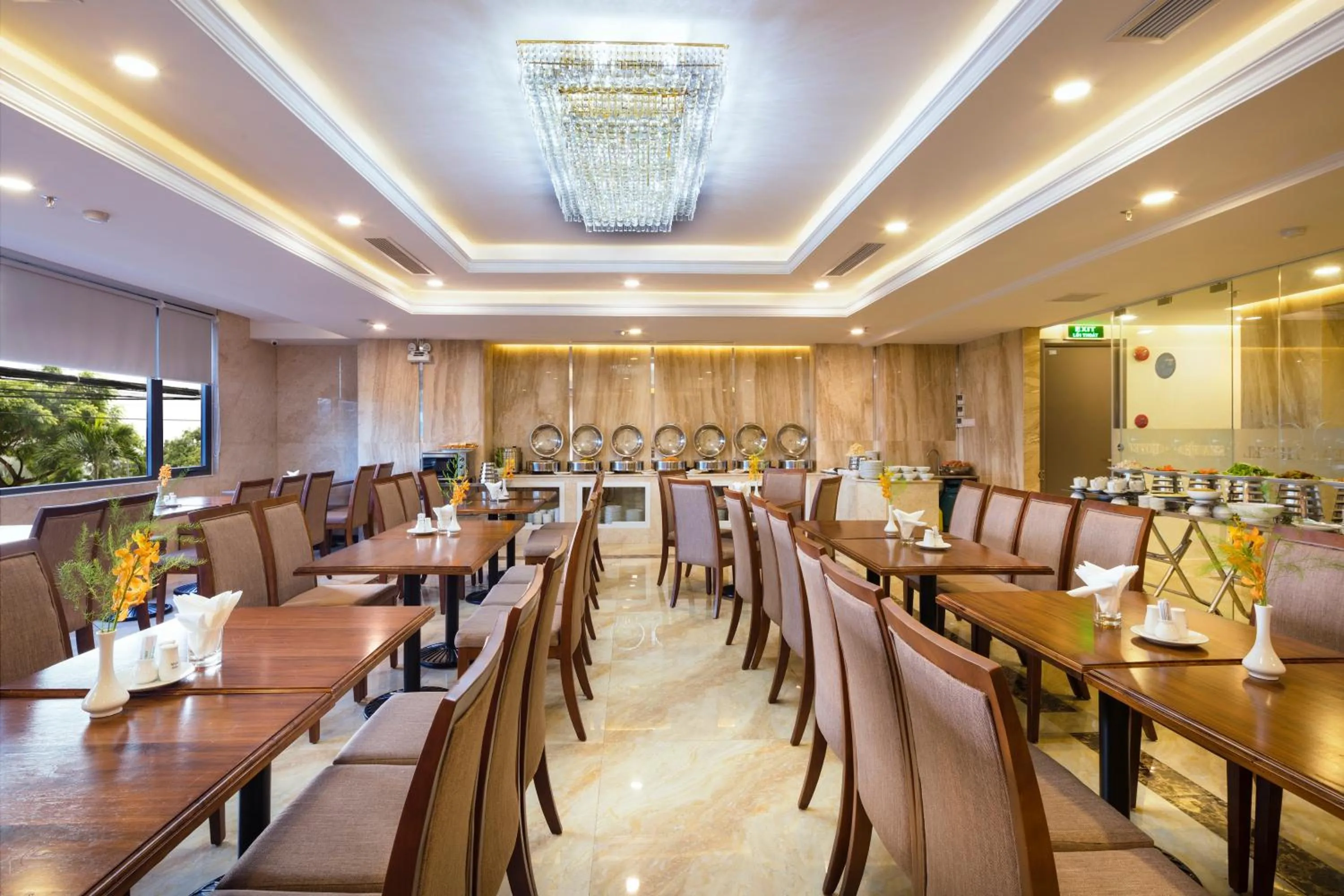 Restaurant/places to eat in Sea Pearl Hotel