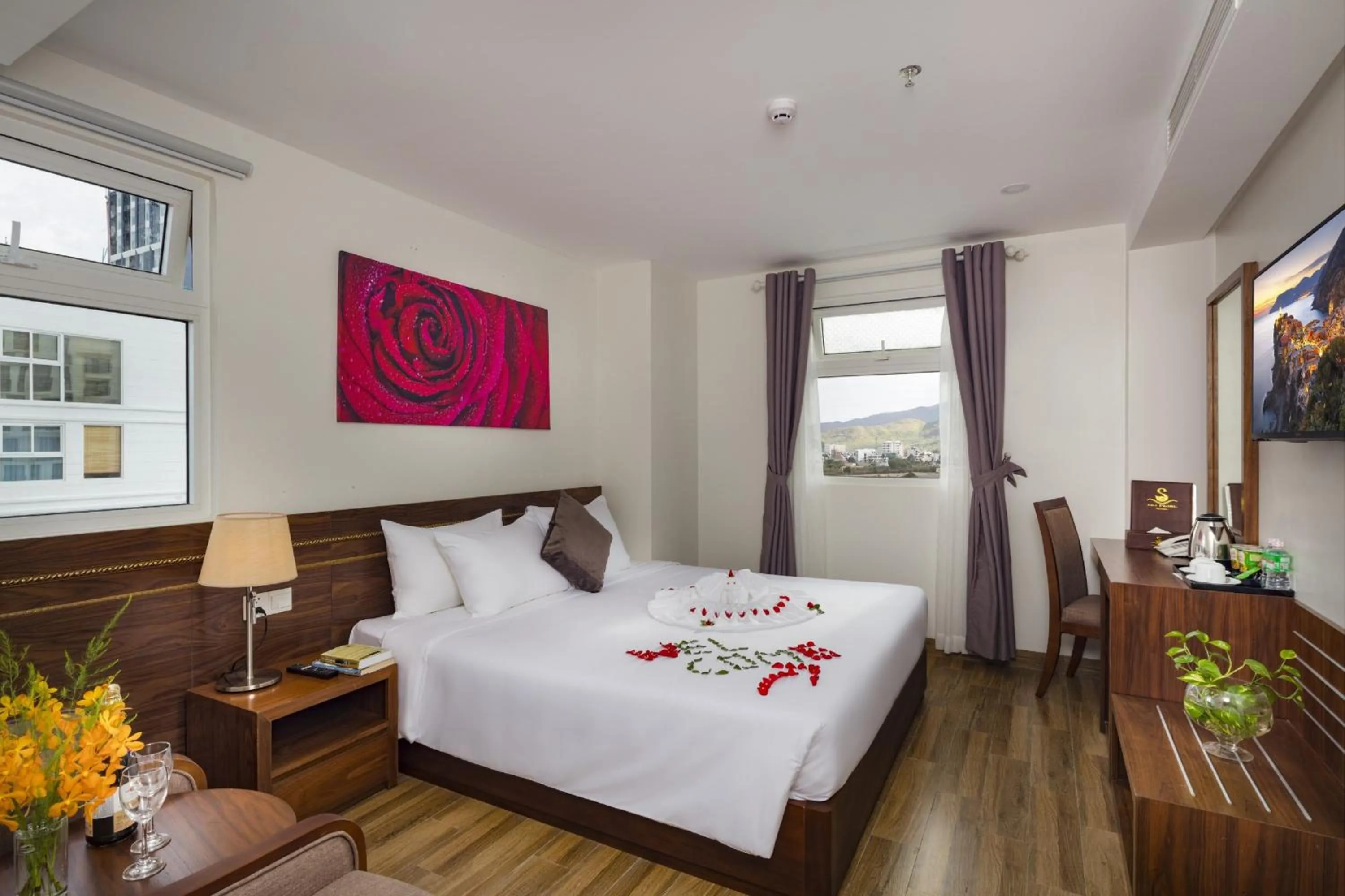 Photo of the whole room, Bed in Sea Pearl Hotel