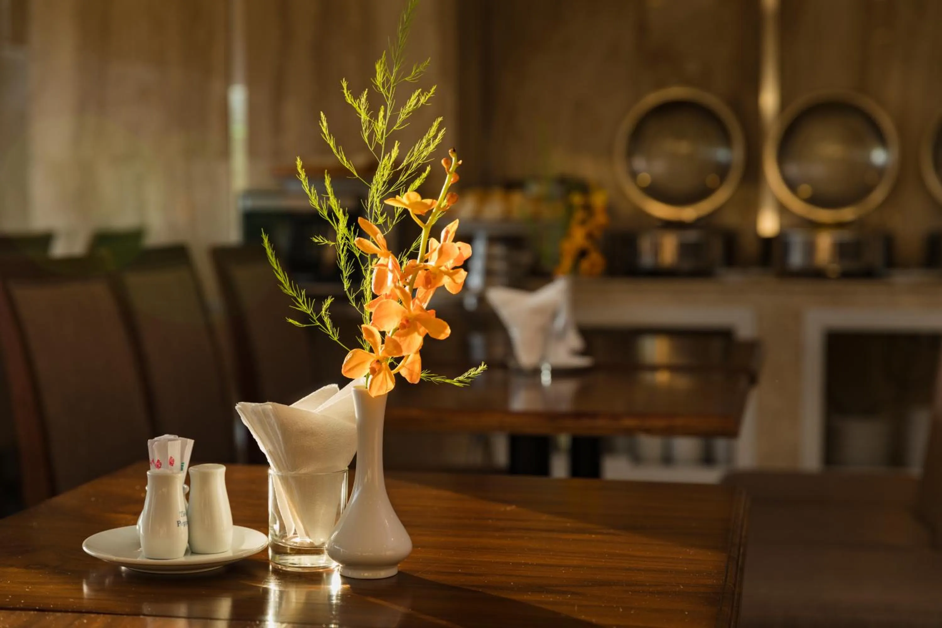 Restaurant/places to eat in Sea Pearl Hotel