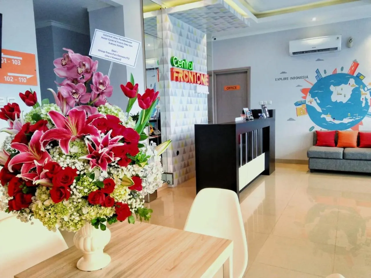 Lobby or reception in Central Front One Inn Jakarta Airport