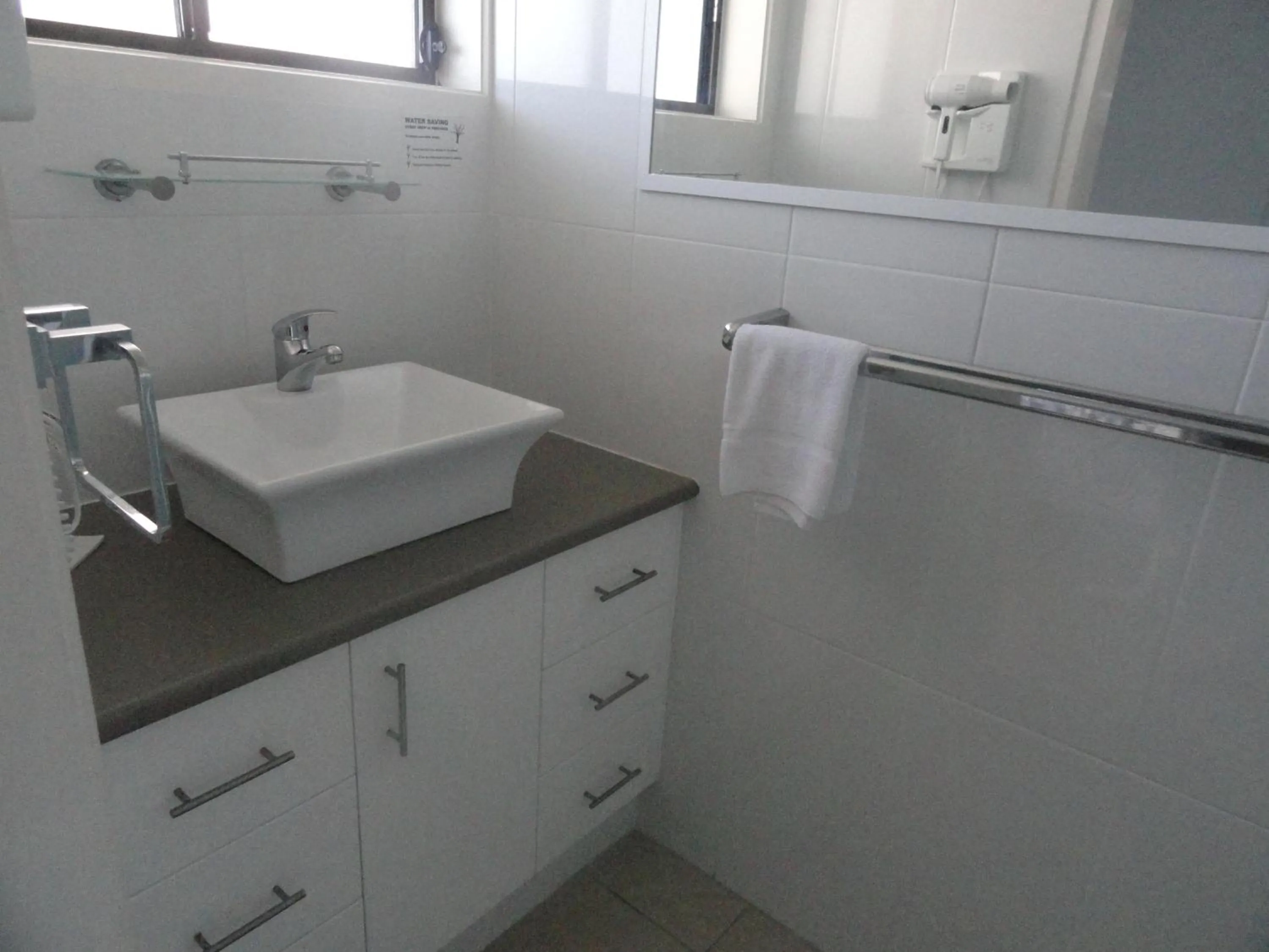 Bathroom in Queensleigh Holiday Apartments