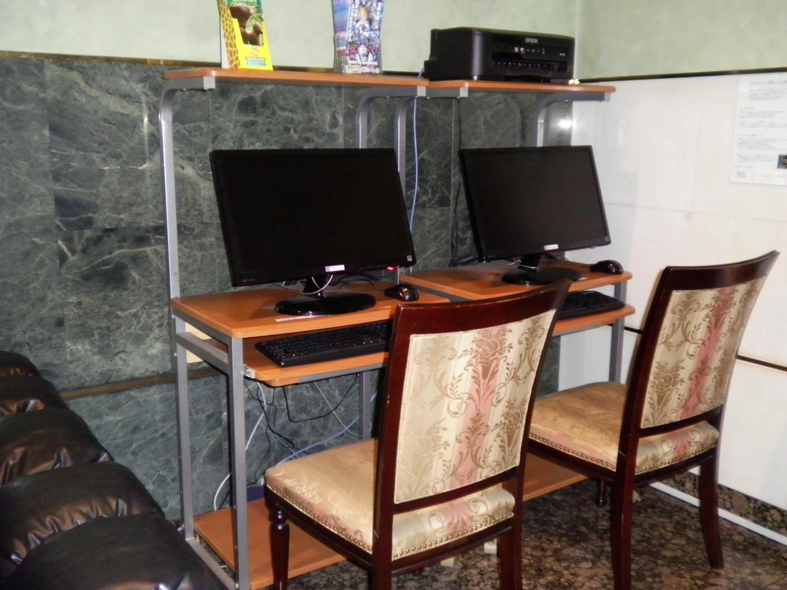 Lobby or reception, TV/Entertainment Center in Pearl Hotel Kawasaki