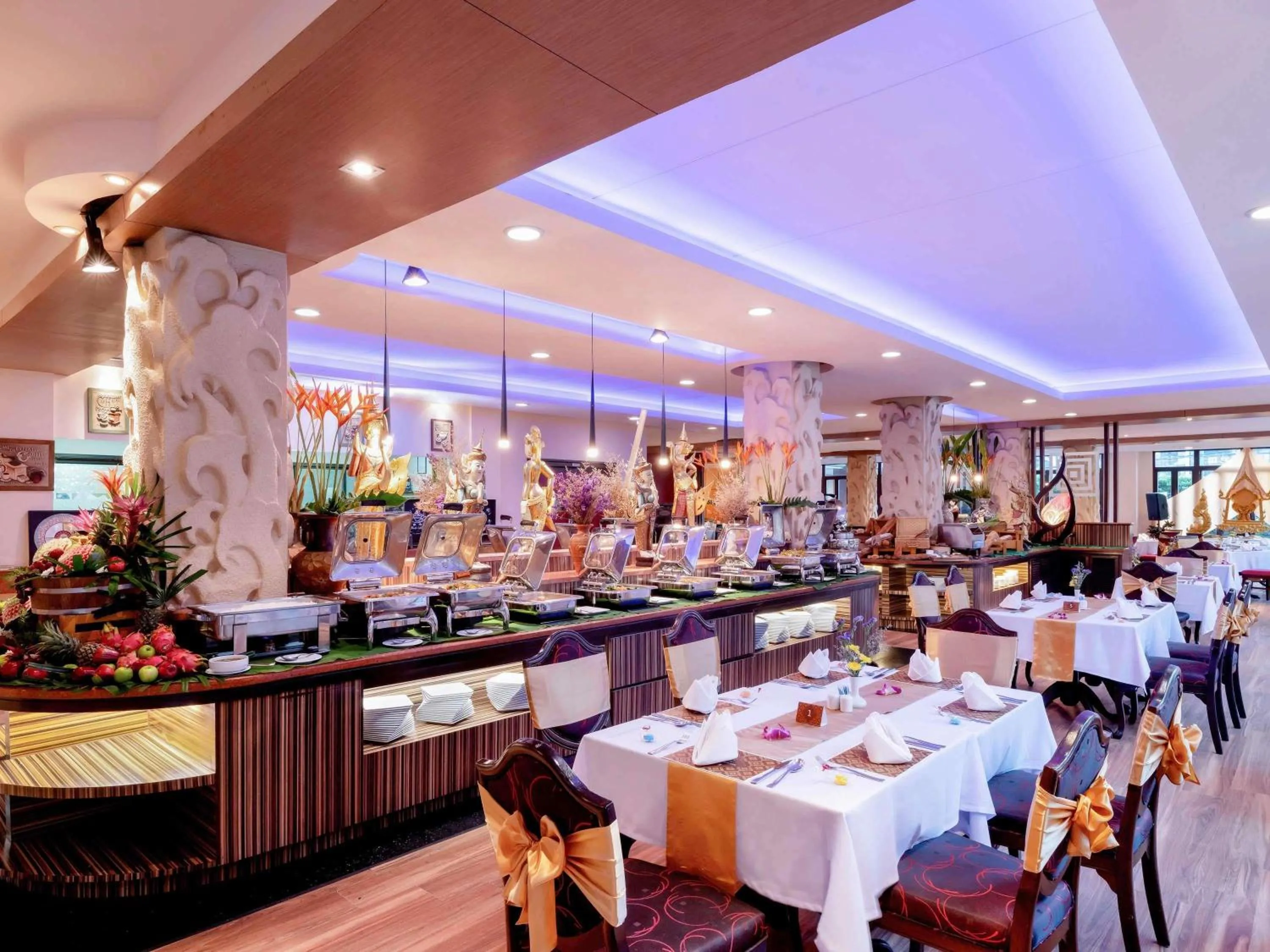 Restaurant/places to eat in Novotel Phuket Vintage Park Resort