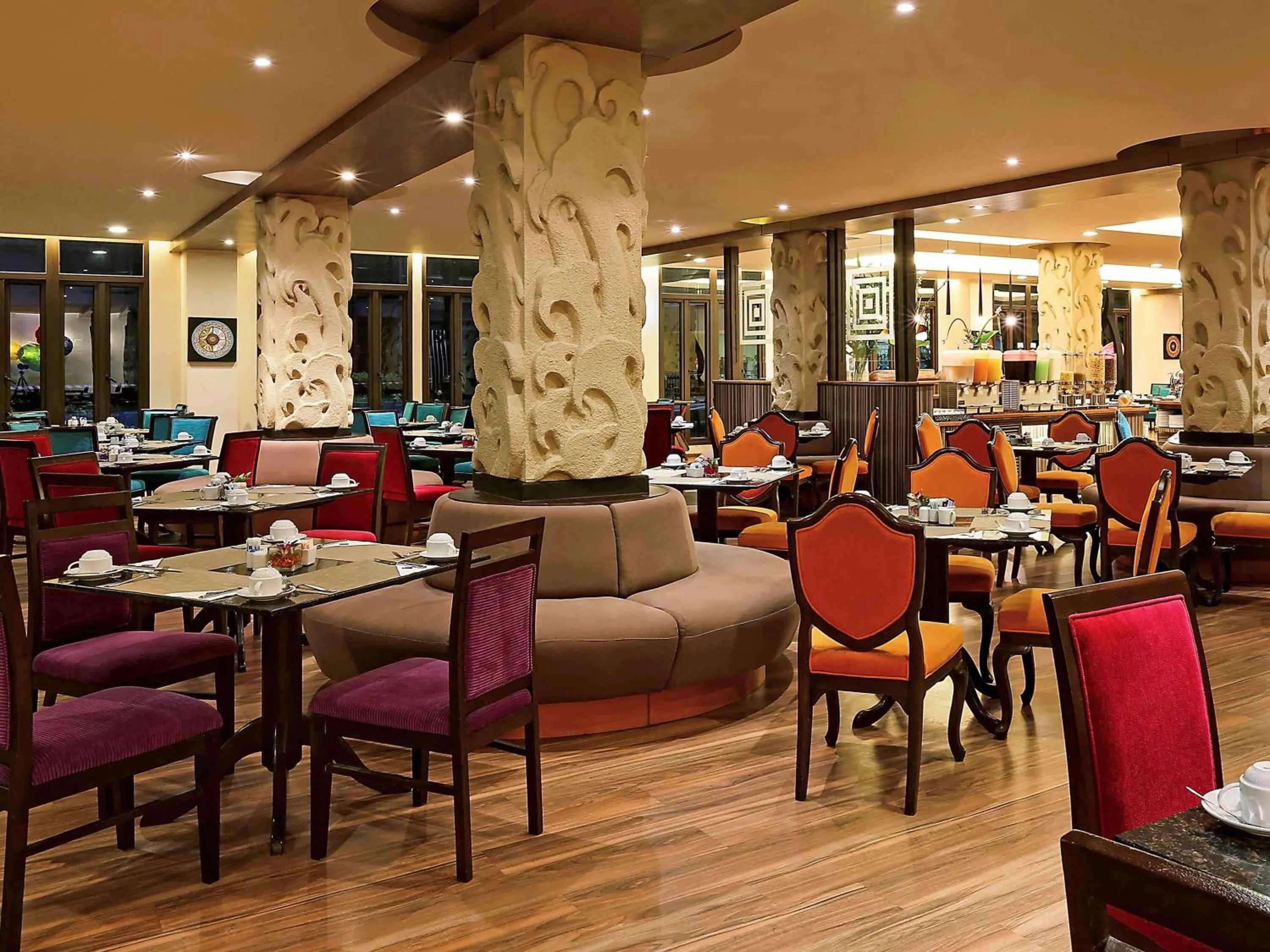 Restaurant/places to eat in Novotel Phuket Vintage Park Resort