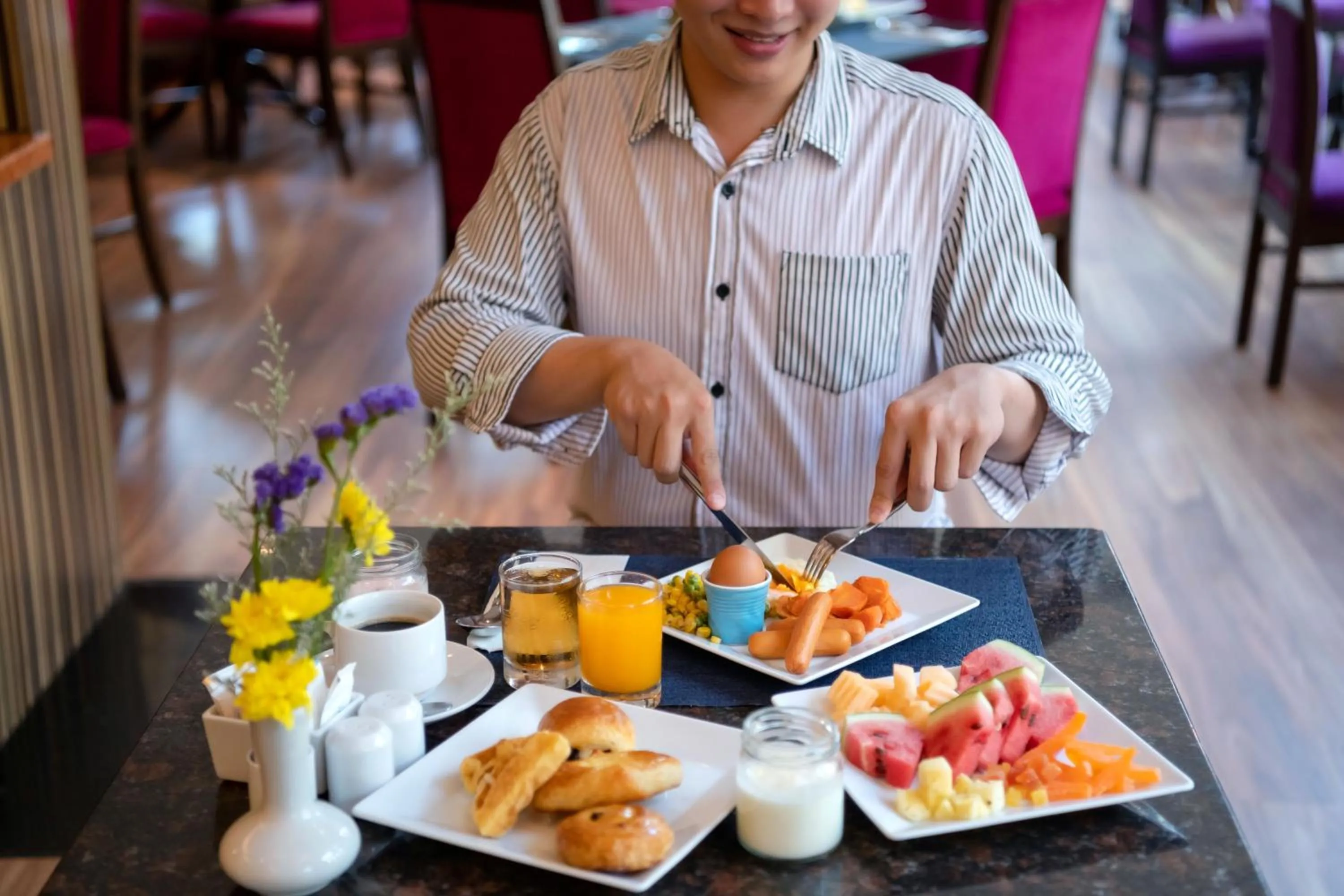 Food and drinks in Novotel Phuket Vintage Park Resort