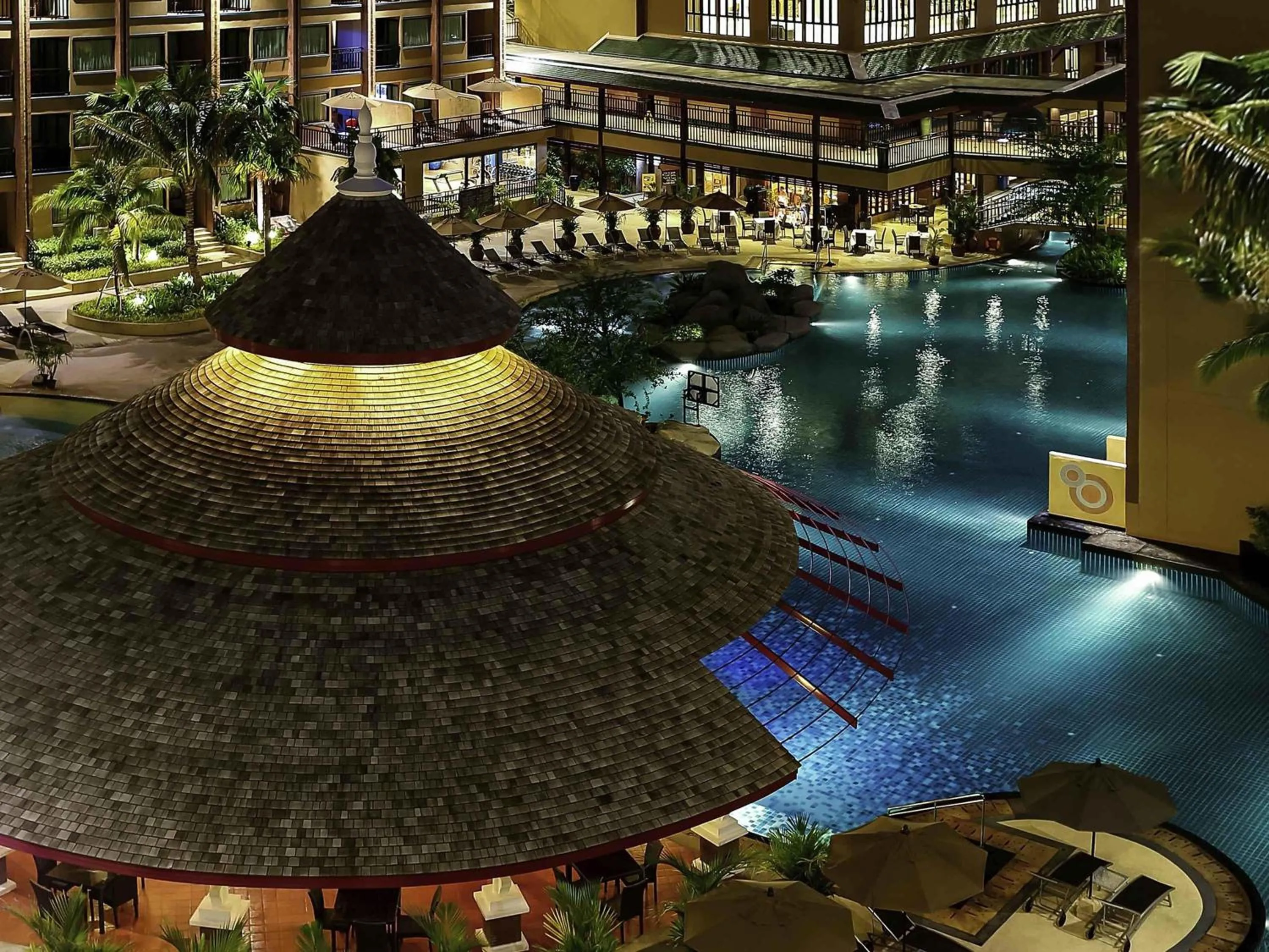 Lounge or bar in Novotel Phuket Vintage Park Resort