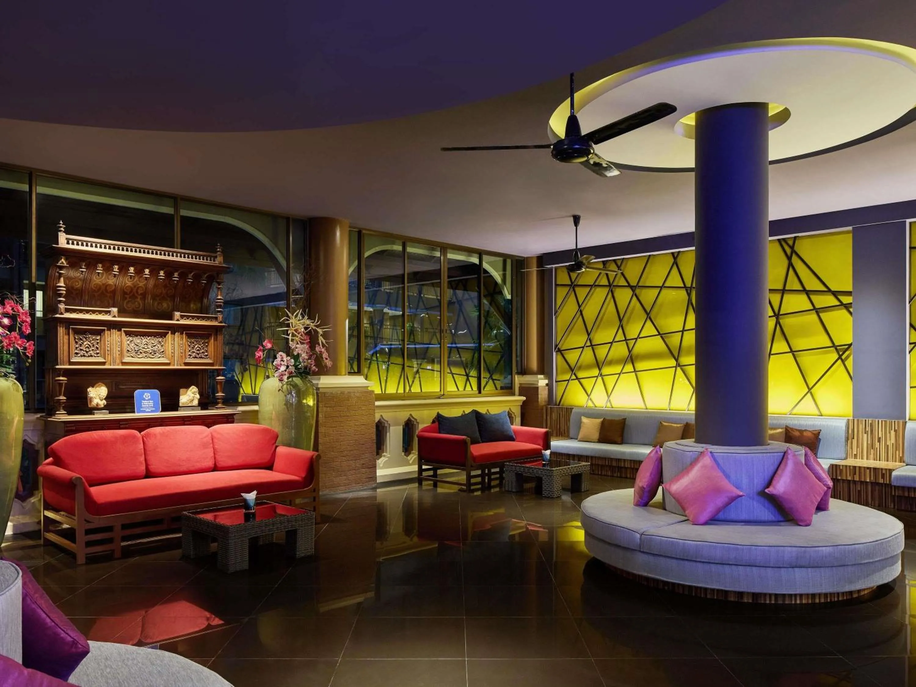 Lounge or bar in Novotel Phuket Vintage Park Resort