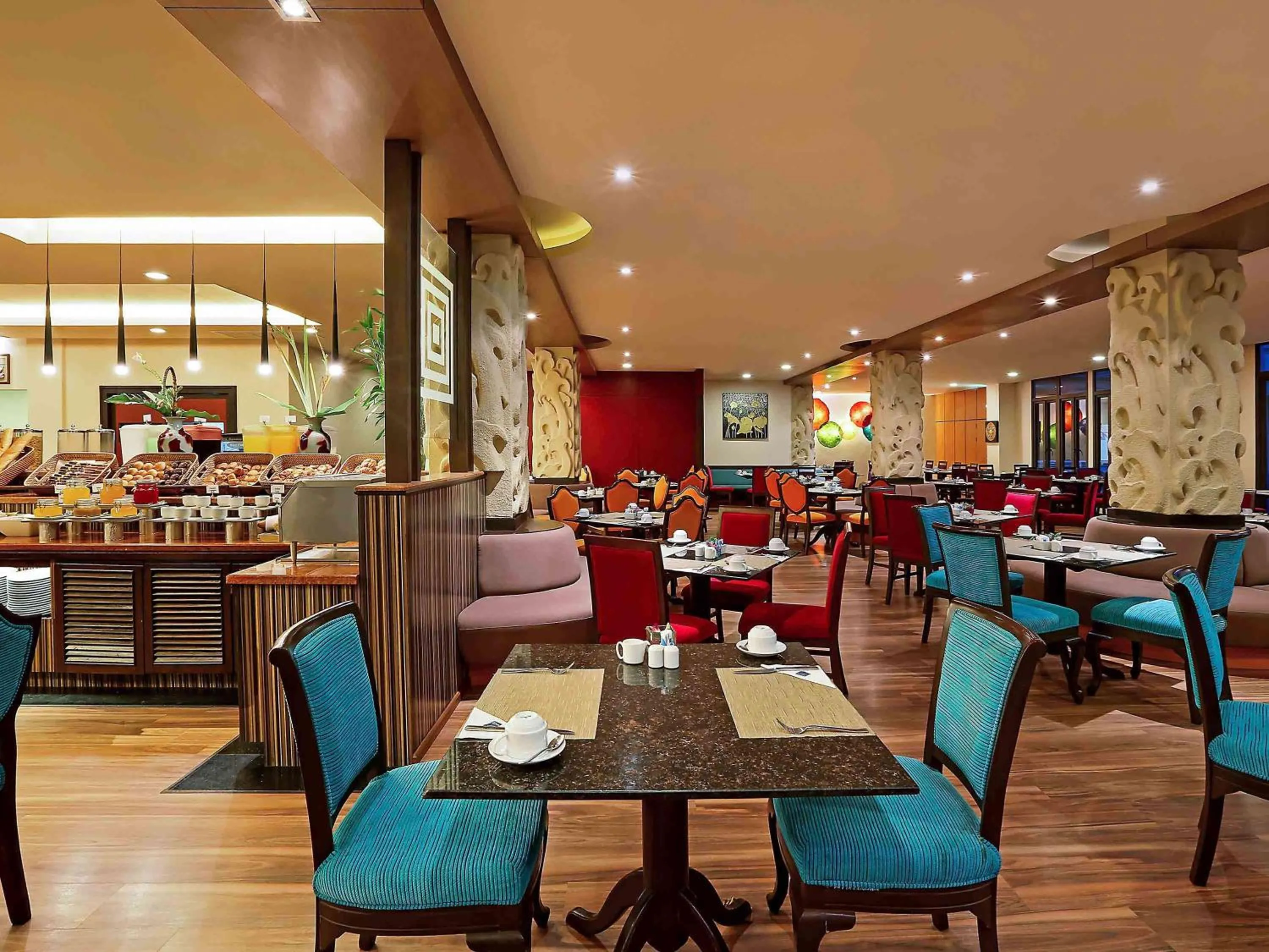 Restaurant/places to eat in Novotel Phuket Vintage Park Resort