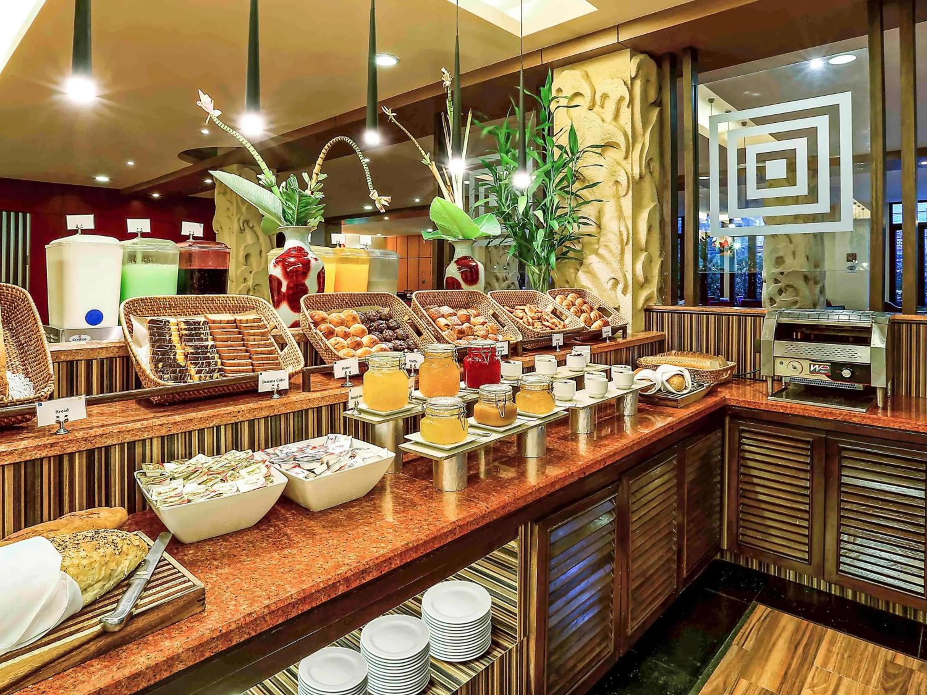 Restaurant/places to eat in Novotel Phuket Vintage Park Resort