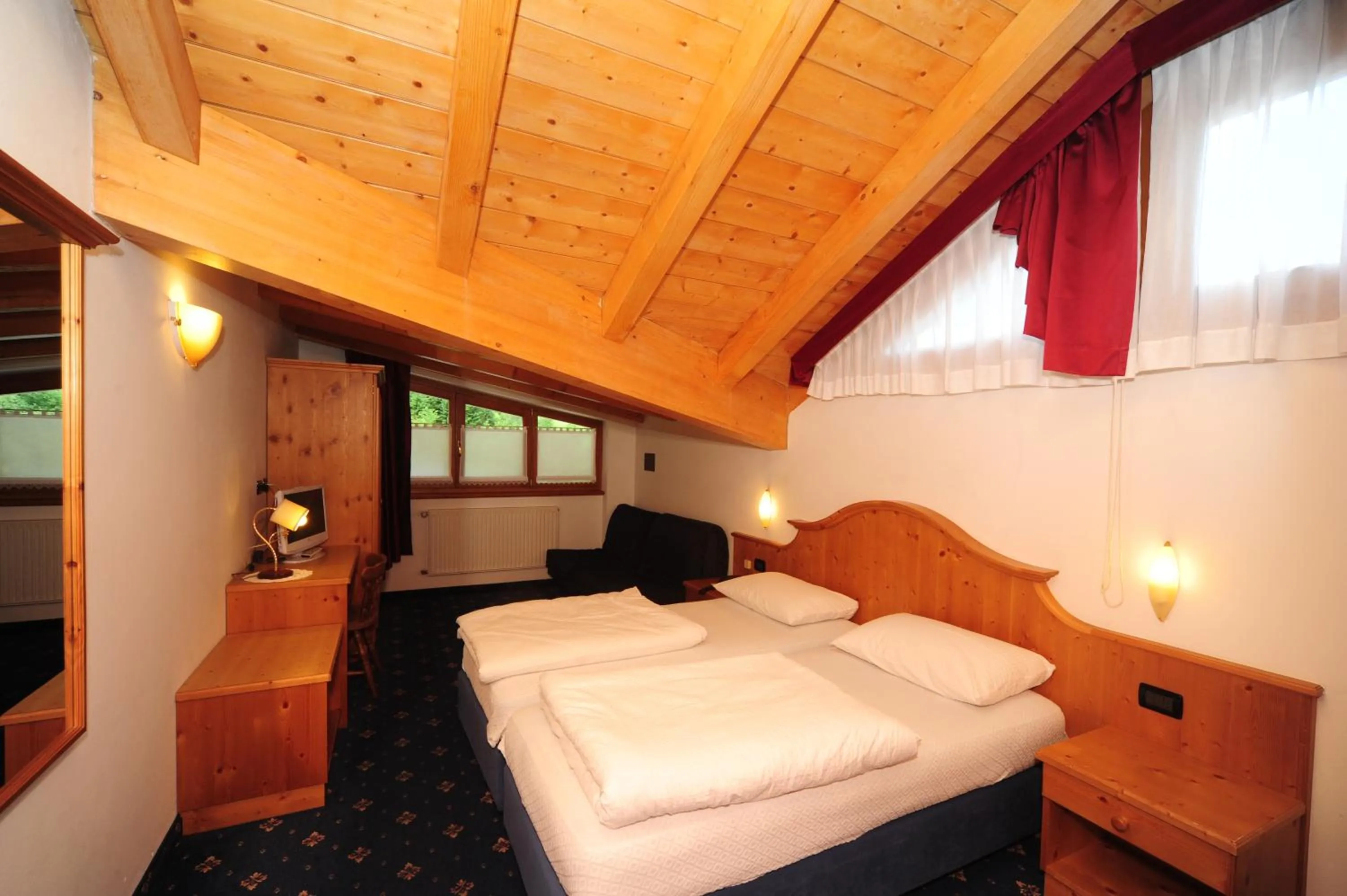 Photo of the whole room, Bed in Sport Hotel Stella Alpina