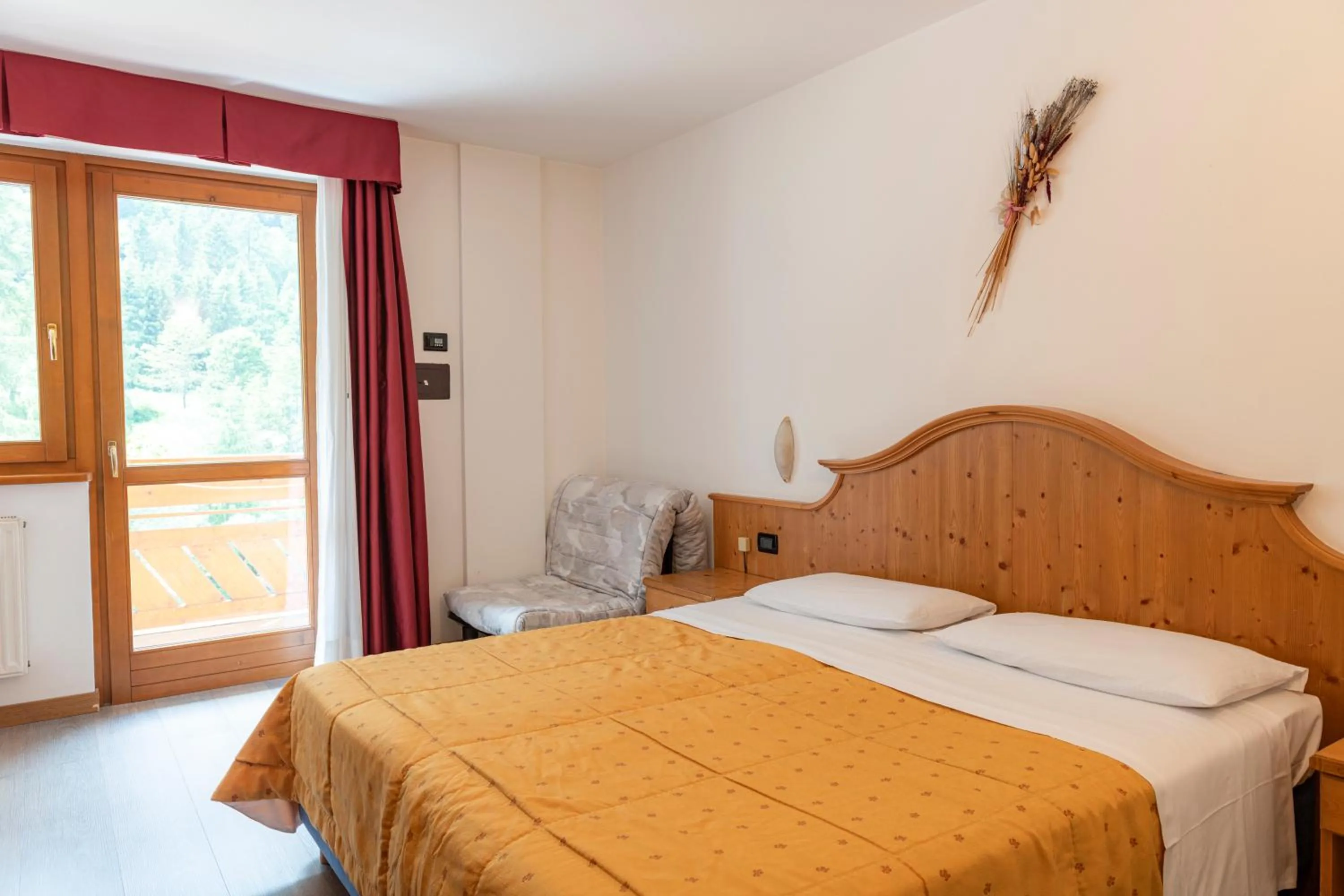 Bedroom, Bed in Sport Hotel Stella Alpina
