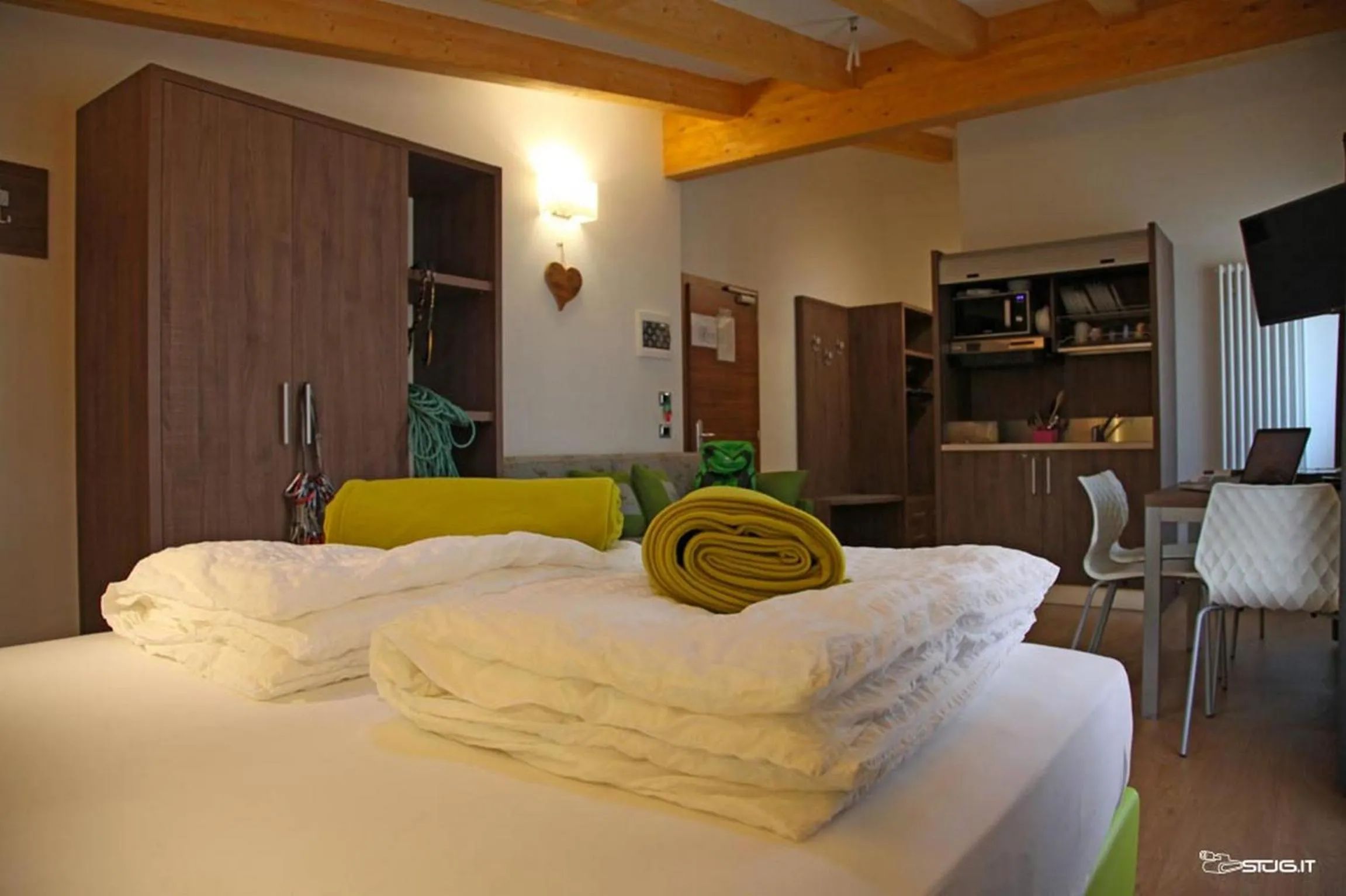 Kitchen or kitchenette, Bed in Sport Hotel Stella Alpina