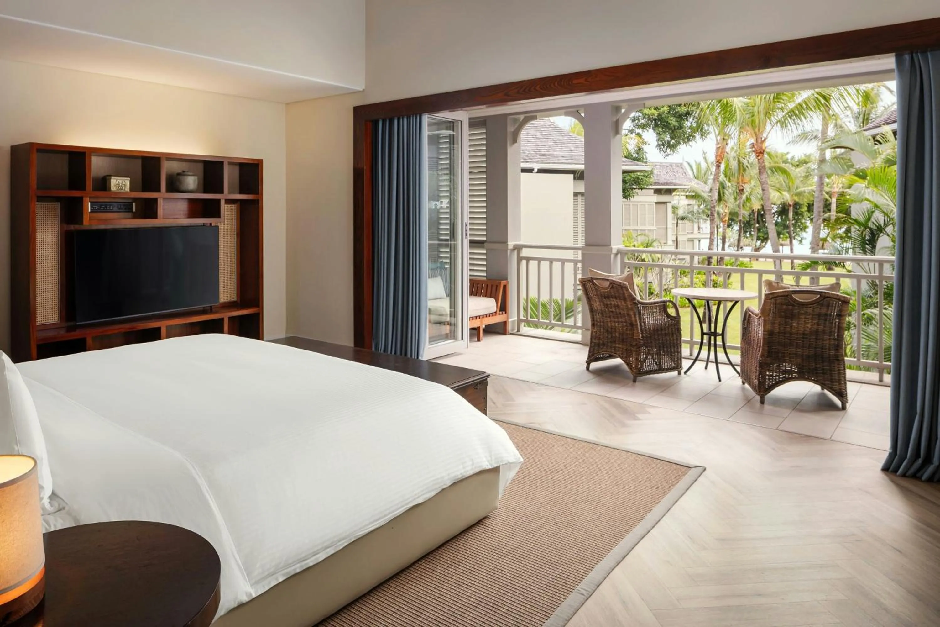 Photo of the whole room, Bed in The St. Regis Le Morne Resort, Mauritius