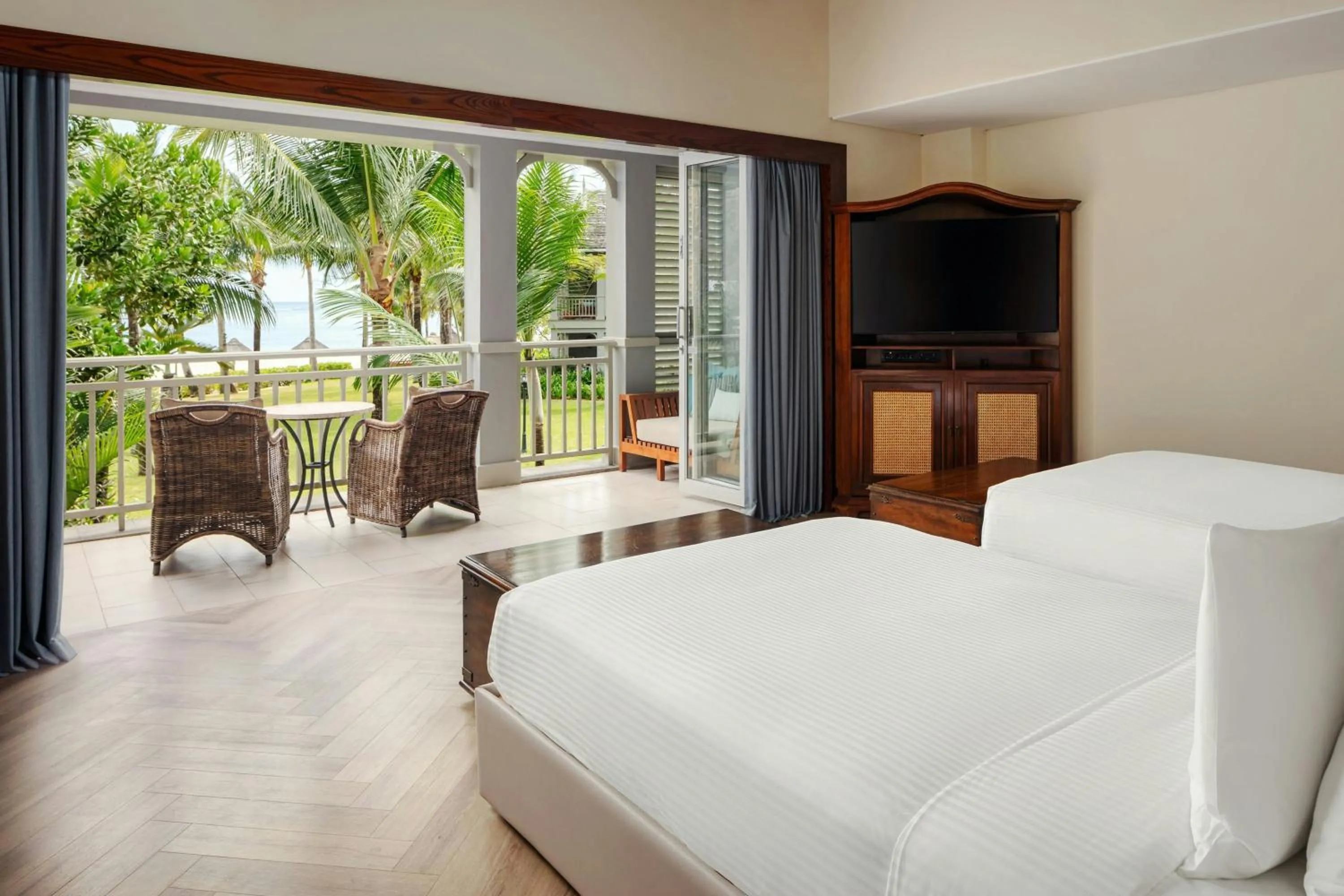 Photo of the whole room, Bed in JW Marriott Mauritius Resort