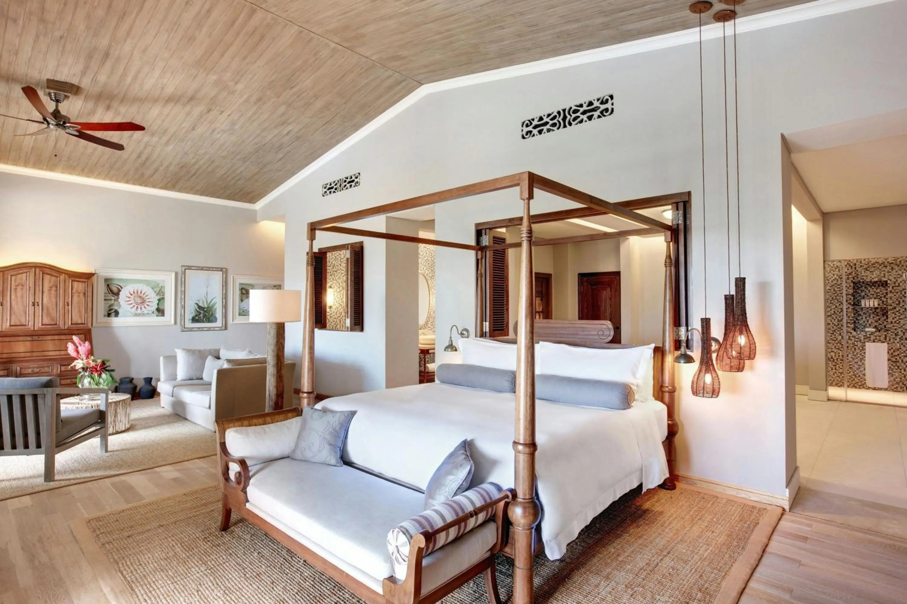 Photo of the whole room, Bed in JW Marriott Mauritius Resort