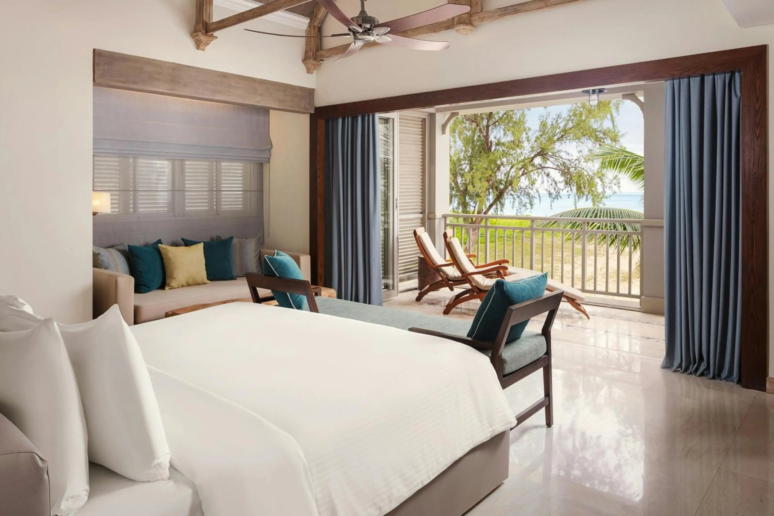 Photo of the whole room, Bed in JW Marriott Mauritius Resort