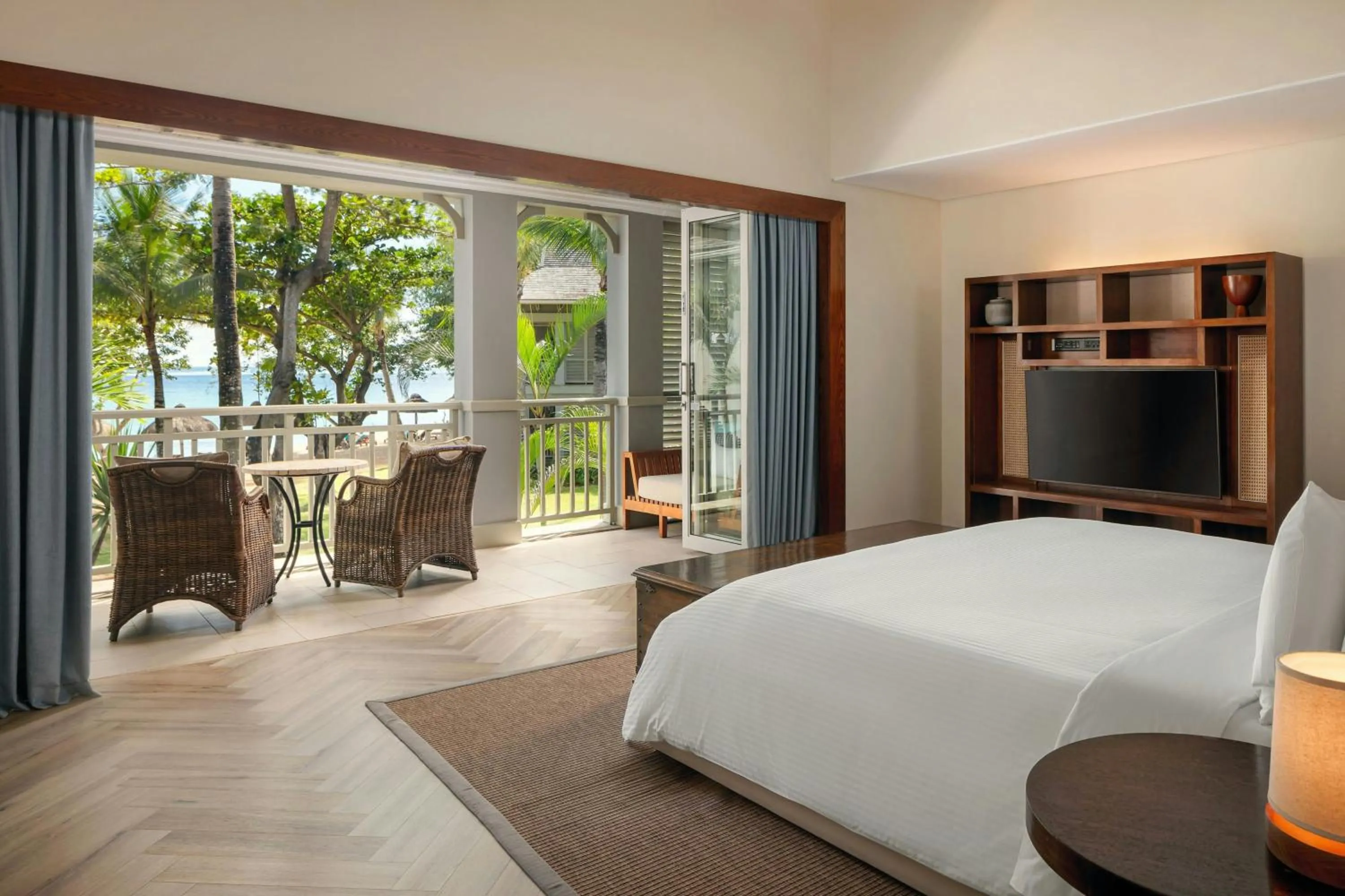 Photo of the whole room, Bed in JW Marriott Mauritius Resort