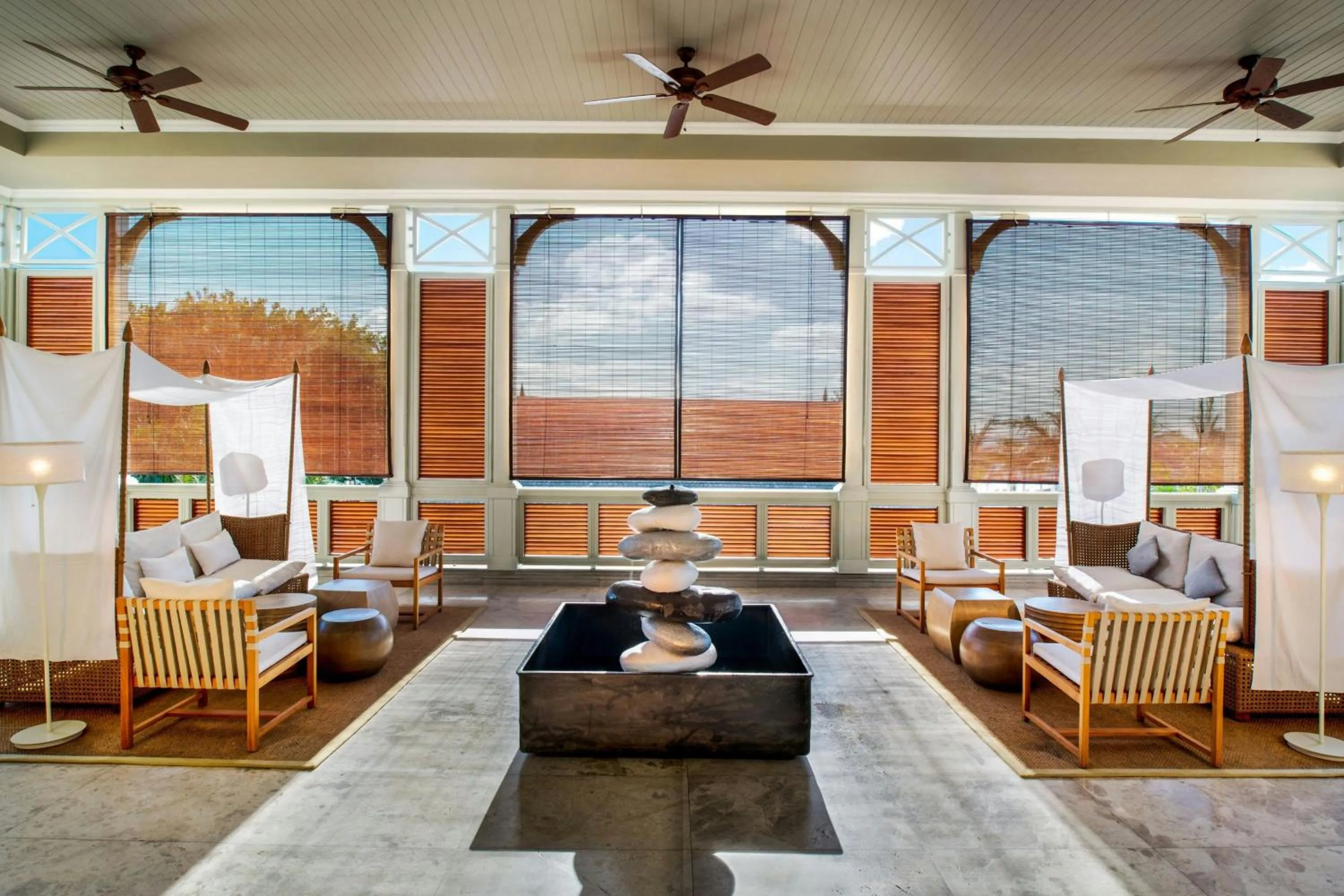 Lounge or bar in The St. Regis Le Morne Resort, Mauritius